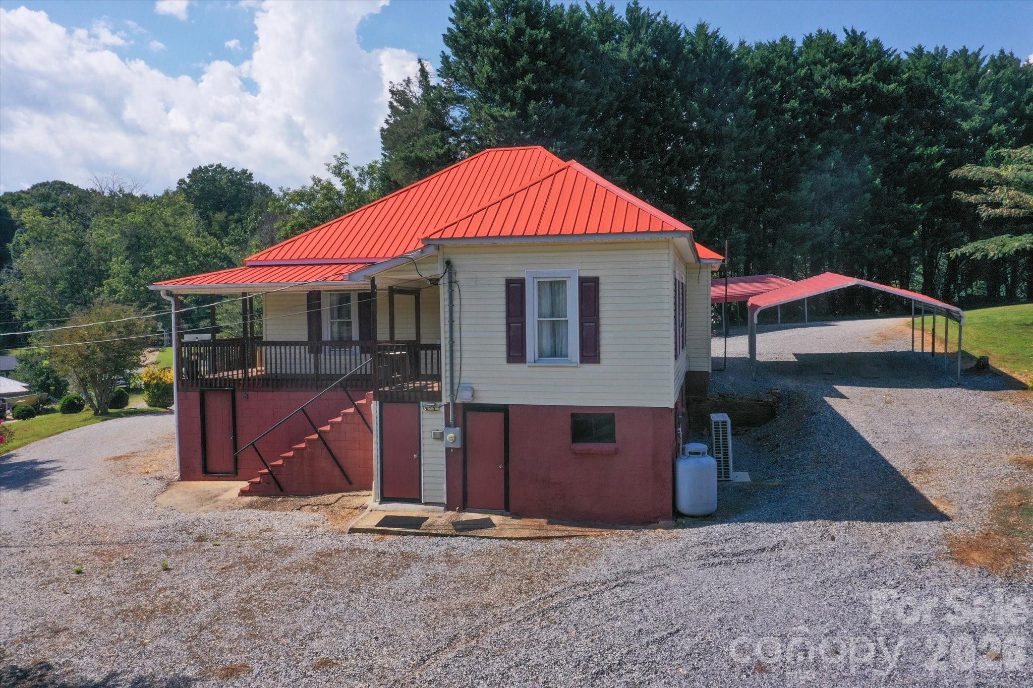 466 Miller Avenue Property Photo 43