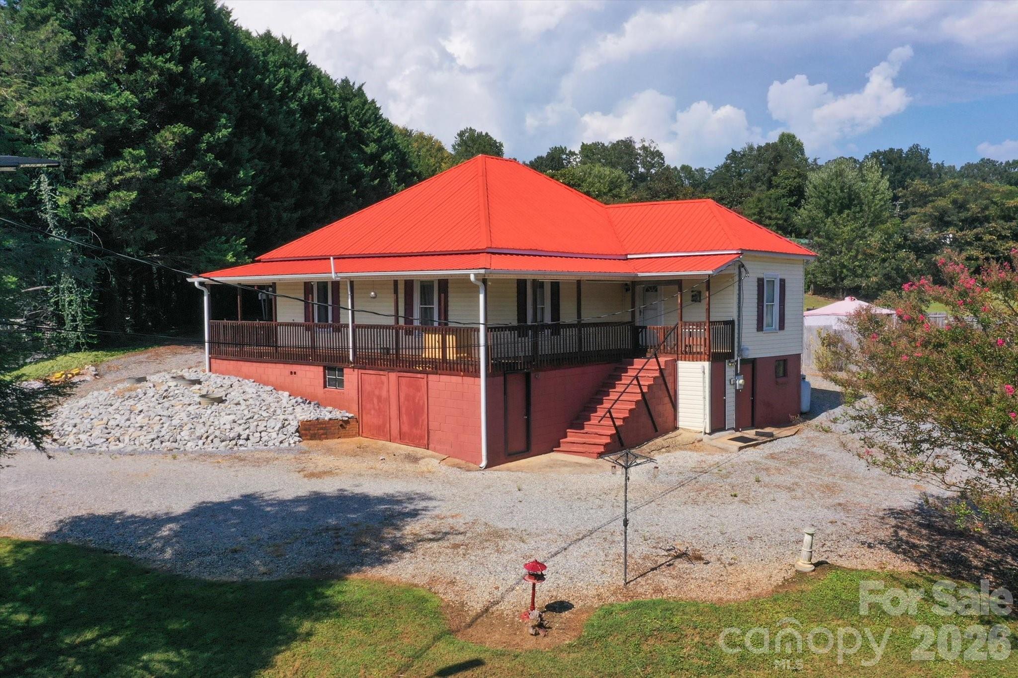 466 Miller Avenue Property Photo 45