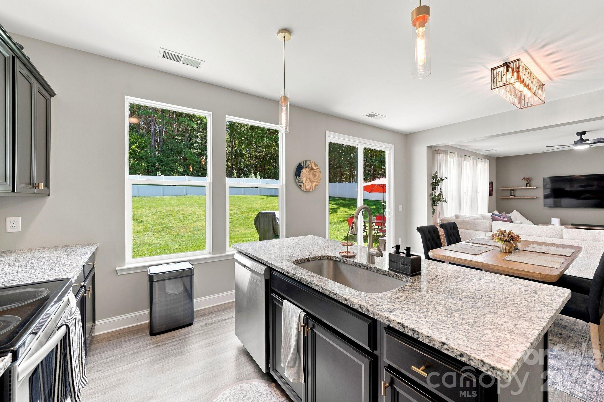 2902 Oakdale Road Property Photo 10