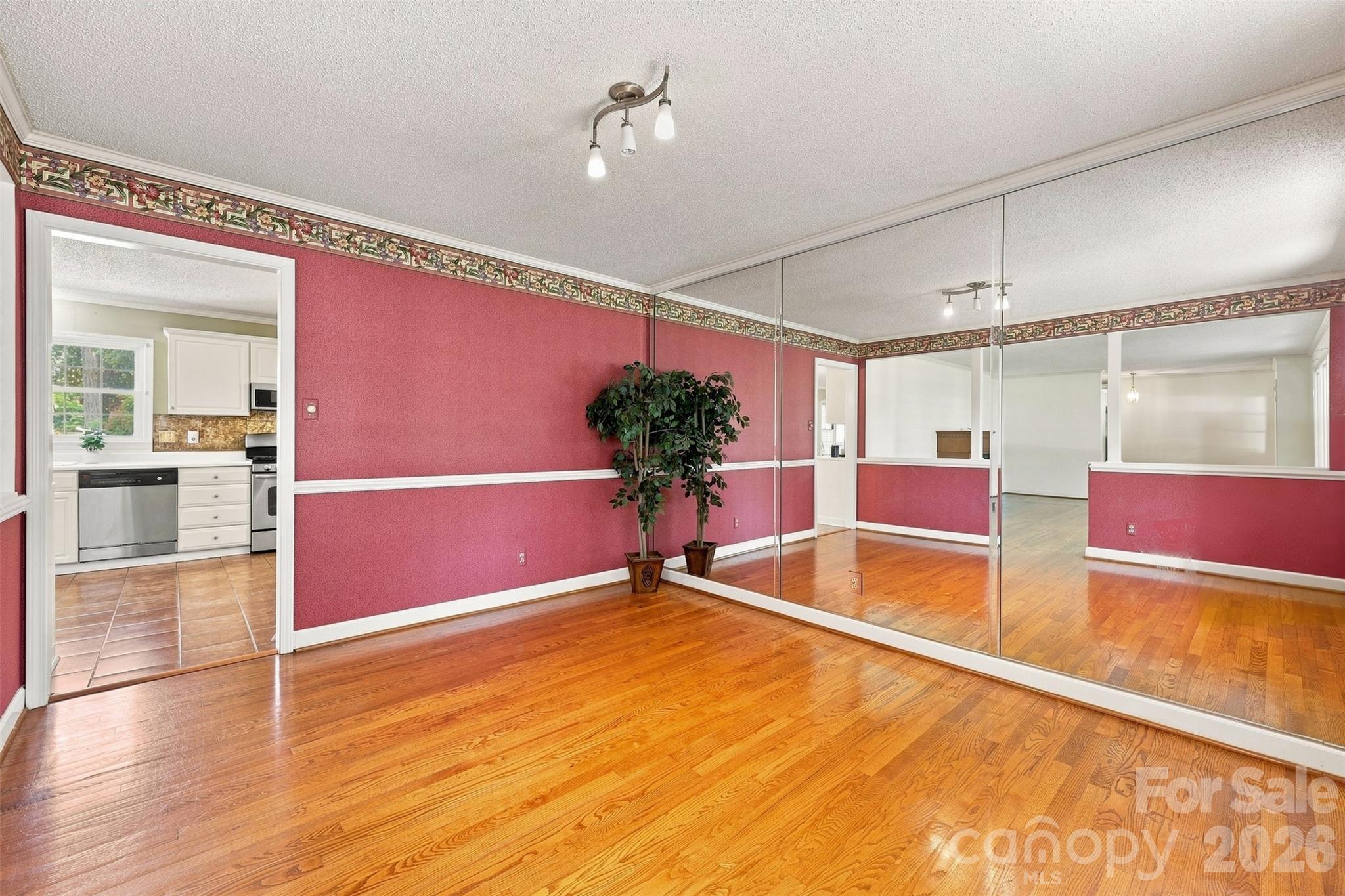 1464 Sullivan Street Property Photo 9