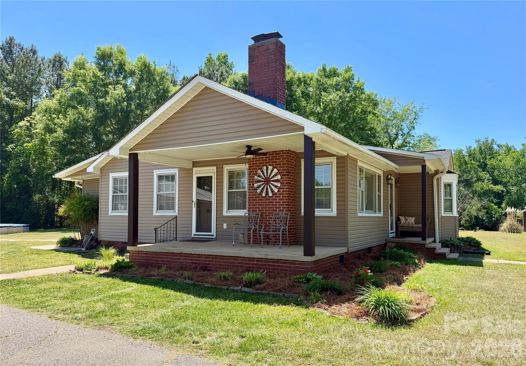 917 W Pine Street Property Photo 2