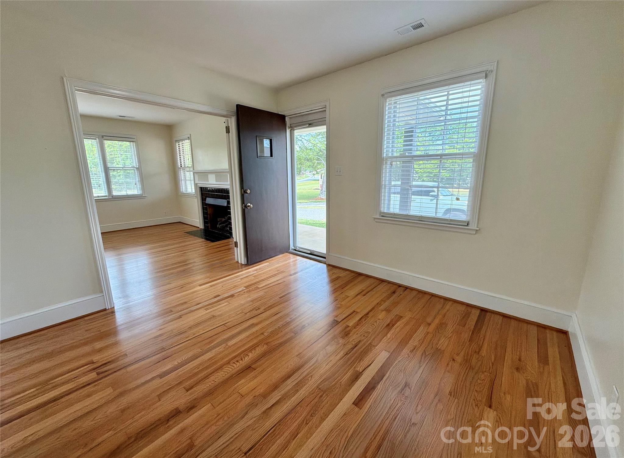 917 W Pine Street Property Photo 5