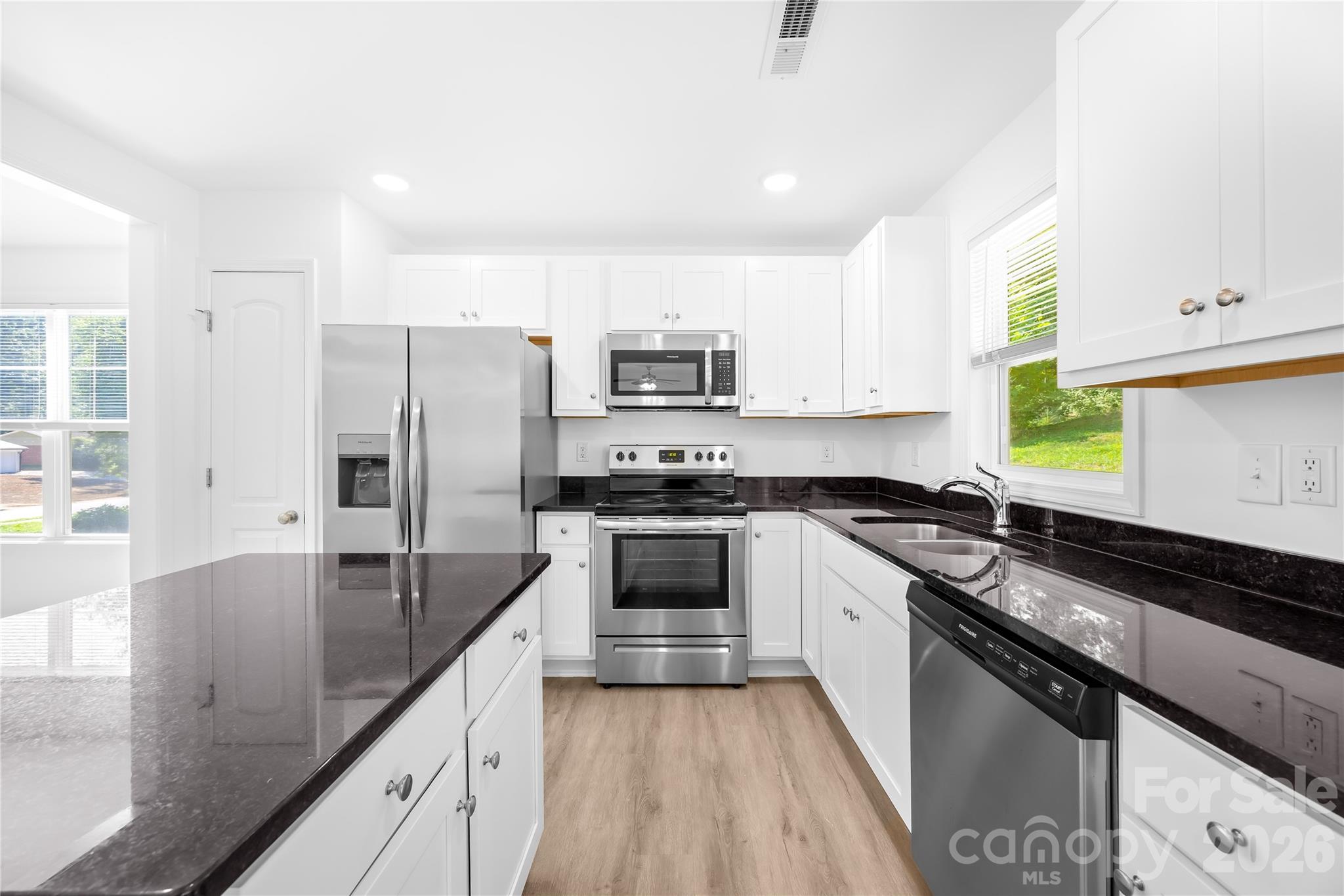 240 Valleybrook Lane Property Photo 8