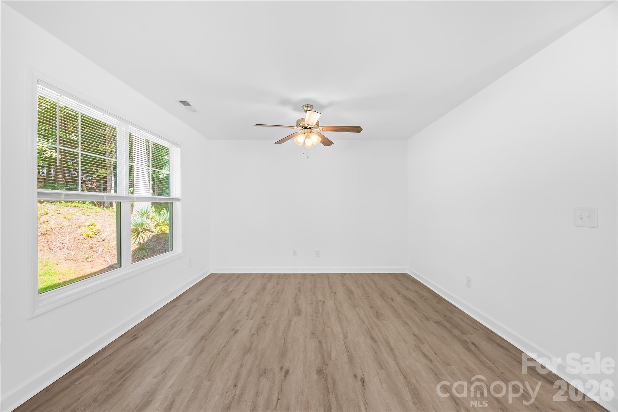 240 Valleybrook Lane Property Photo 10