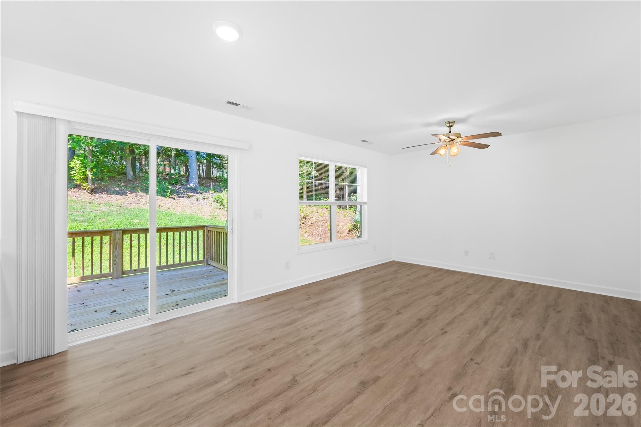 240 Valleybrook Lane Property Photo 11