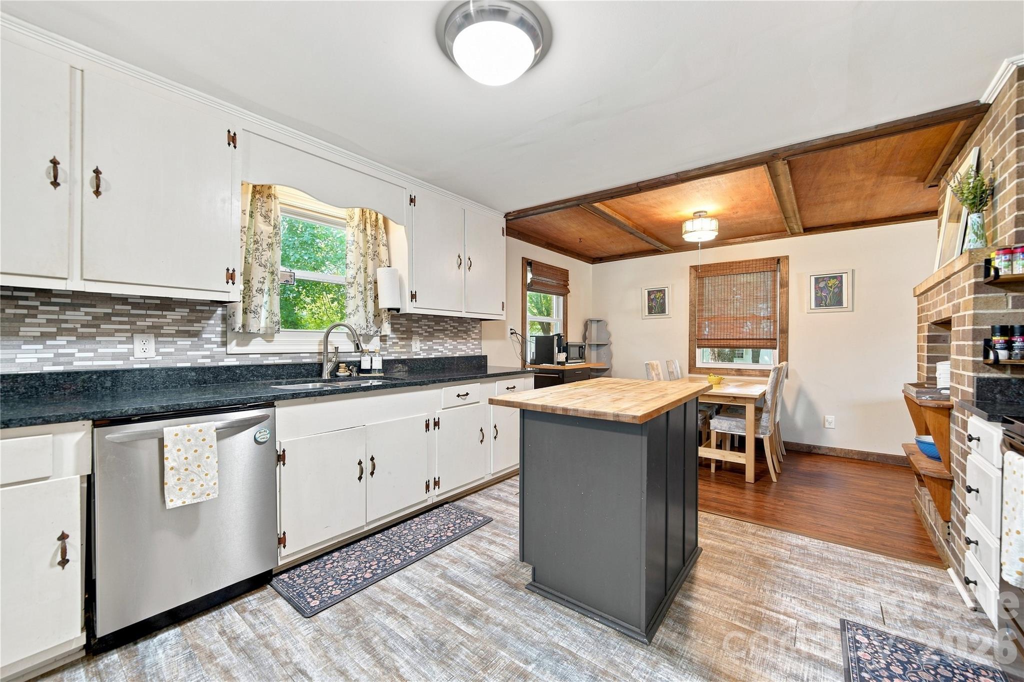 7704 Otts Circle Property Photo 8
