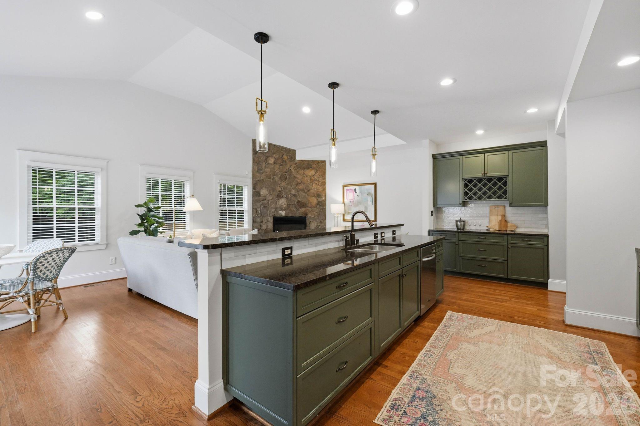 1815 Dearmon Drive Property Photo 8