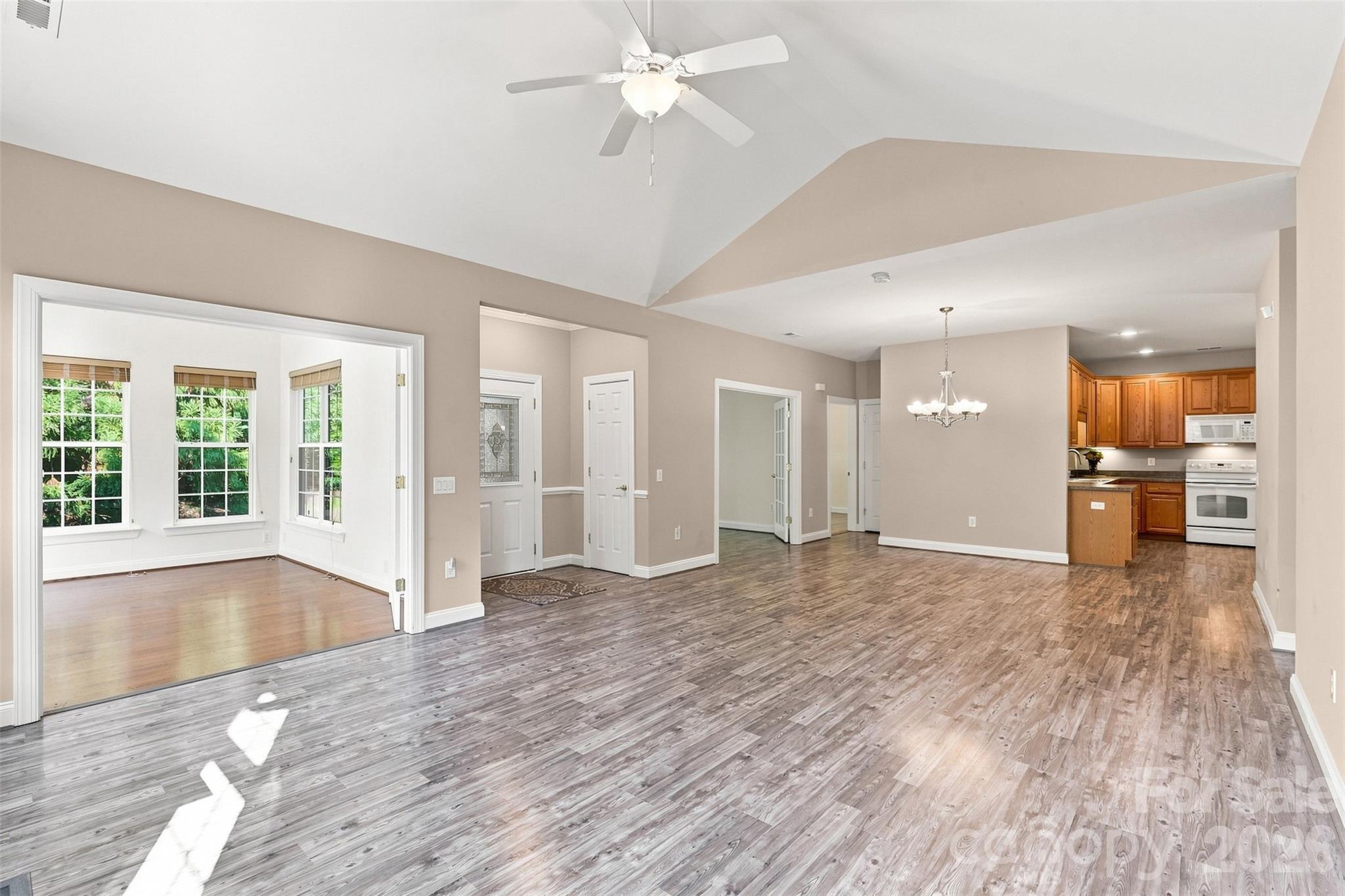 3225 Abbey Walk Lane Property Photo 10