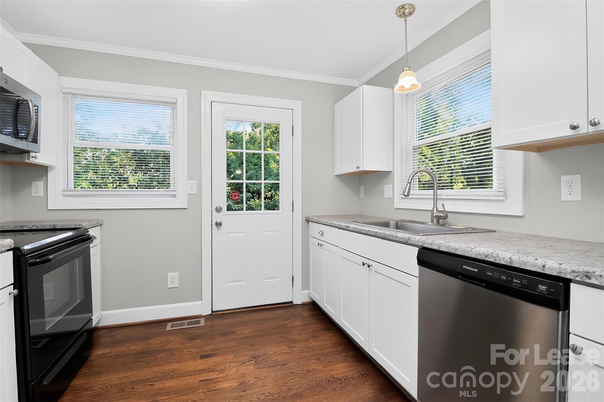 148 Smallwood Place Property Photo 6