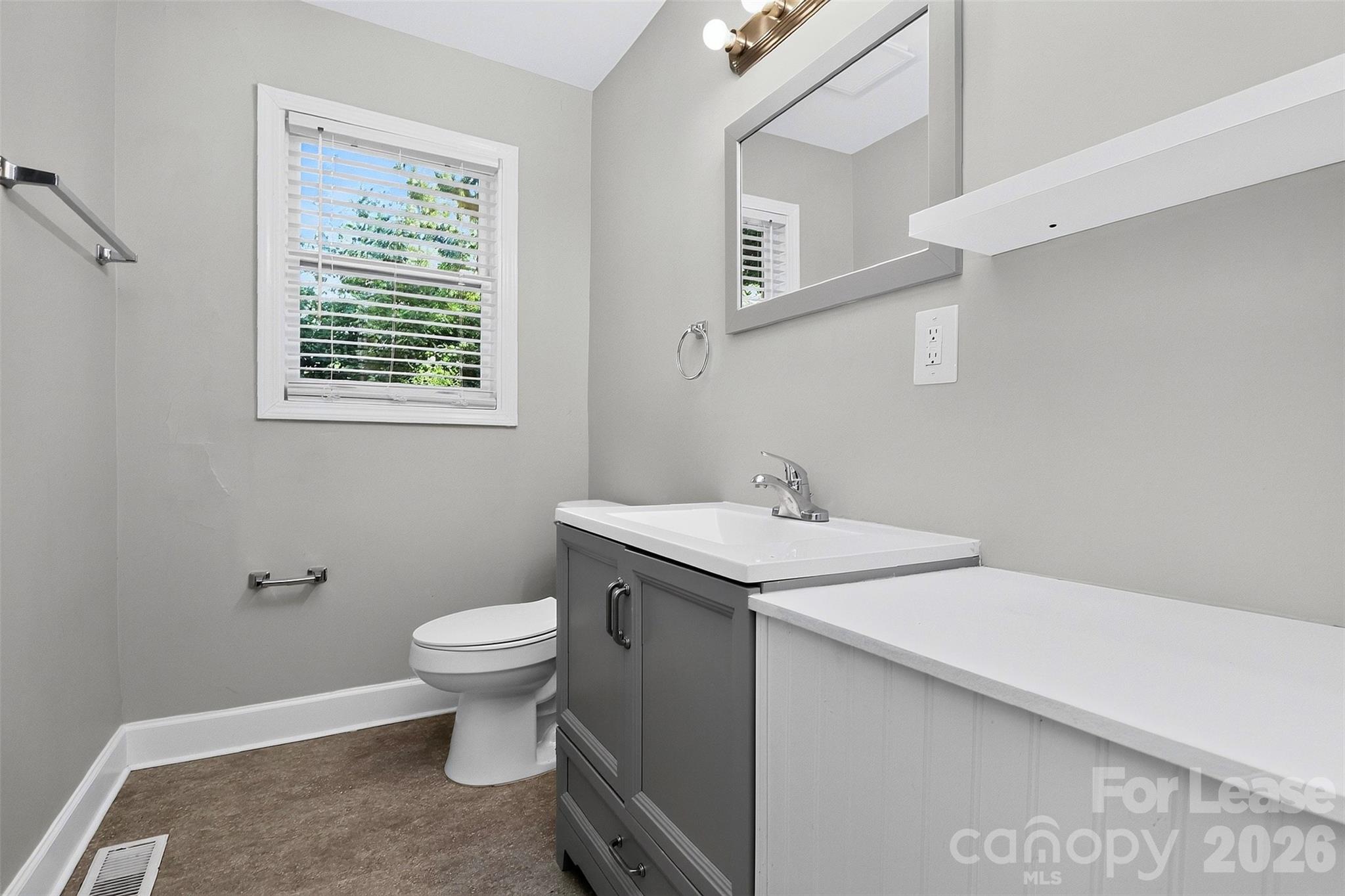 148 Smallwood Place Property Photo 9