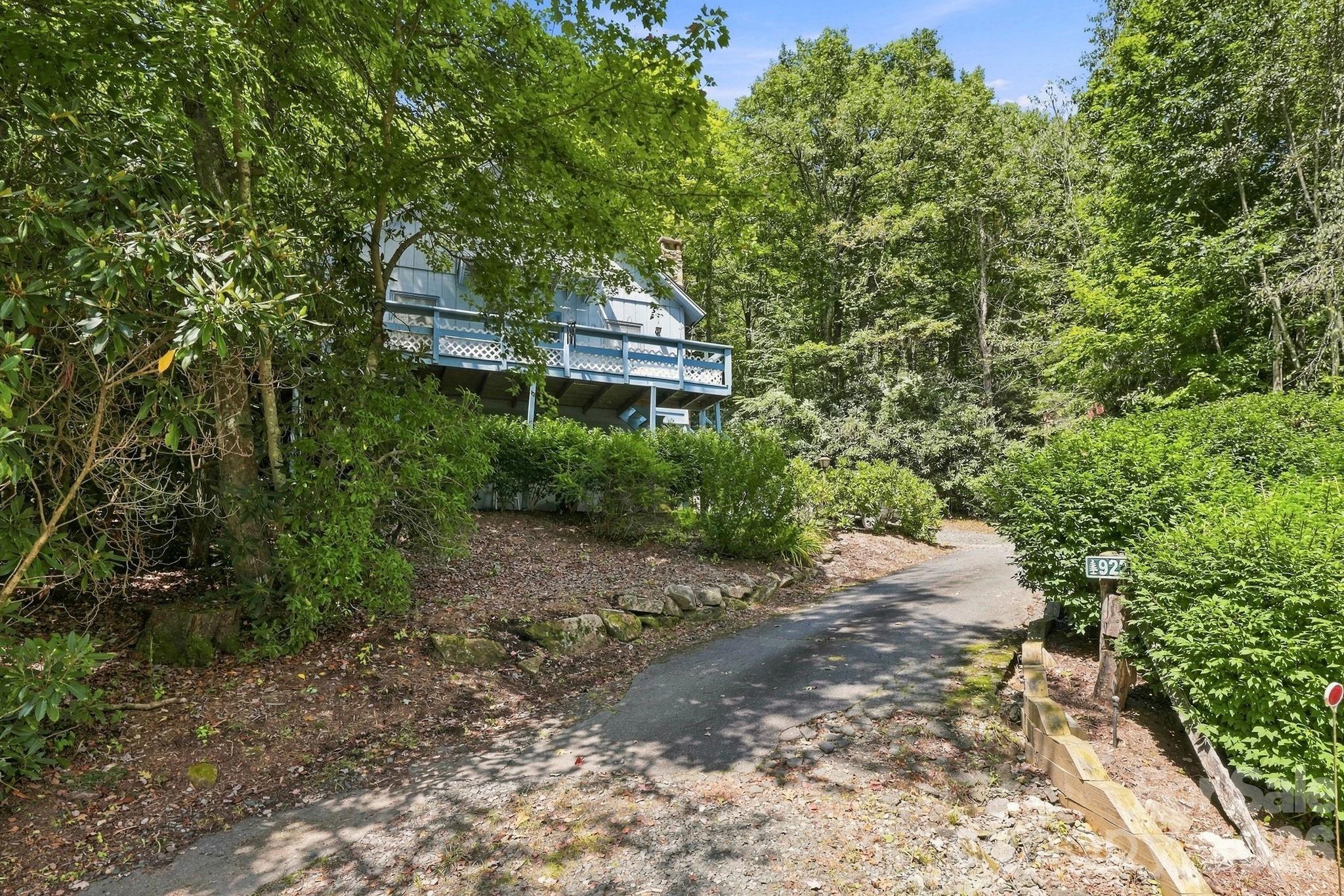 922 Goose Hollow Road Property Photo 2