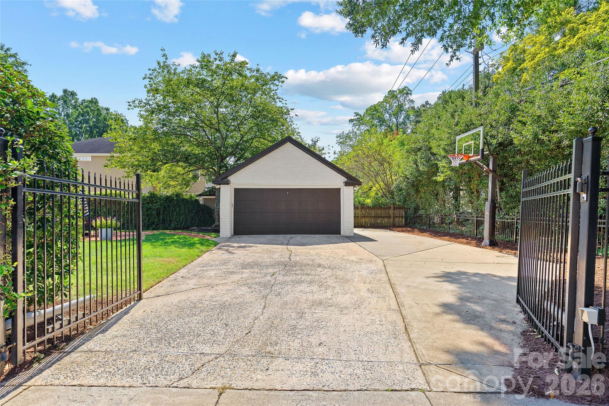 2000 Beverly Drive Property Photo 48