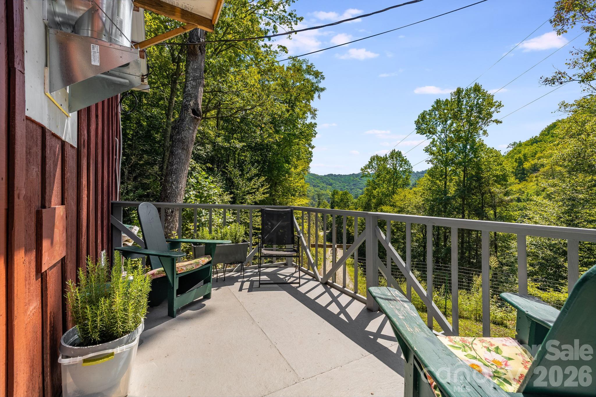 1712 Little Creek Road Property Photo 2