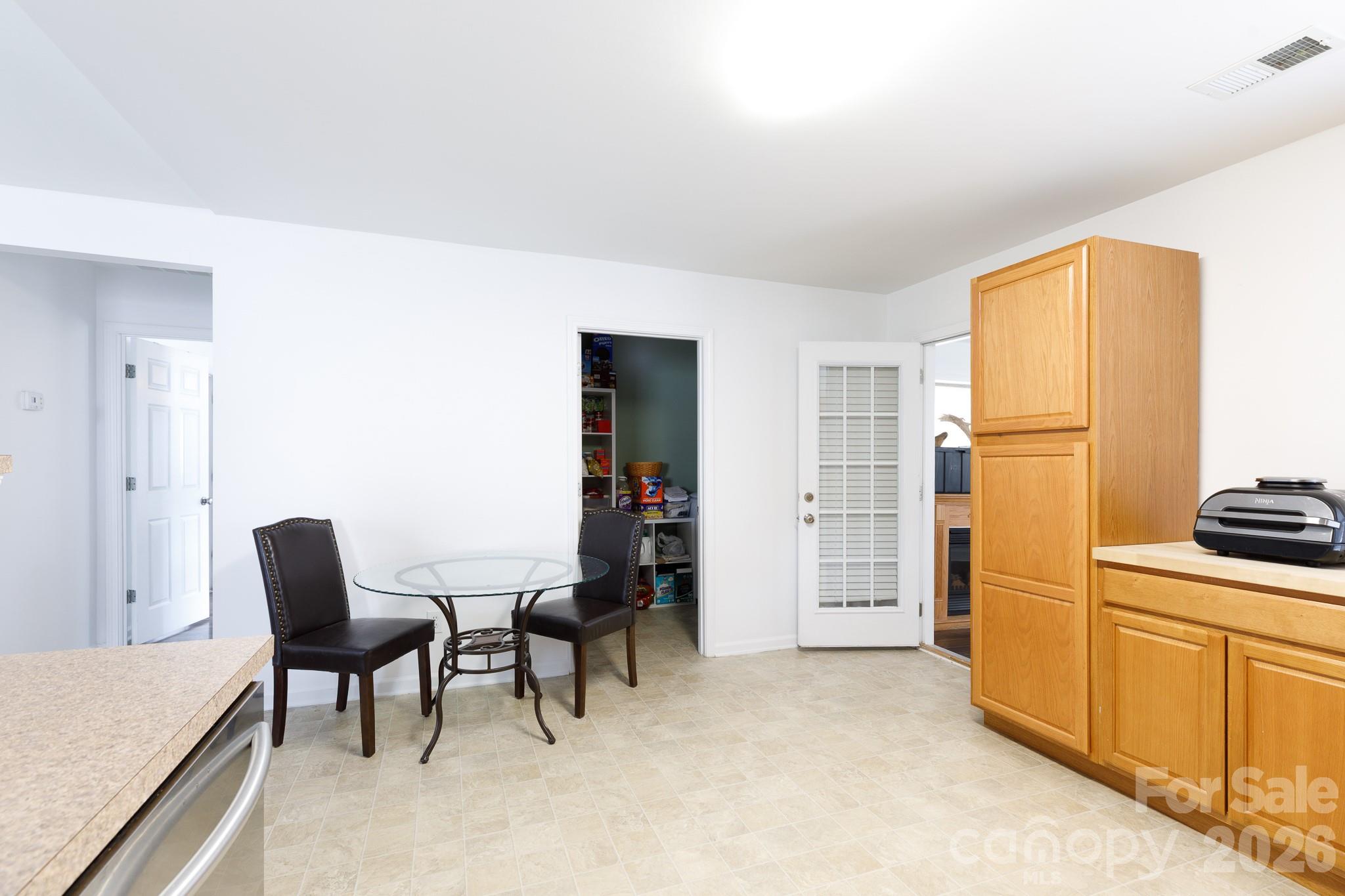 6 Weatherfield Drive Property Photo 8