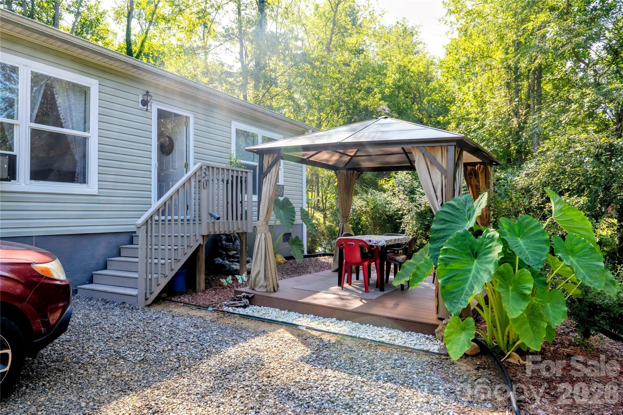 30 & 32 W Skyland Circle Property Photo 2