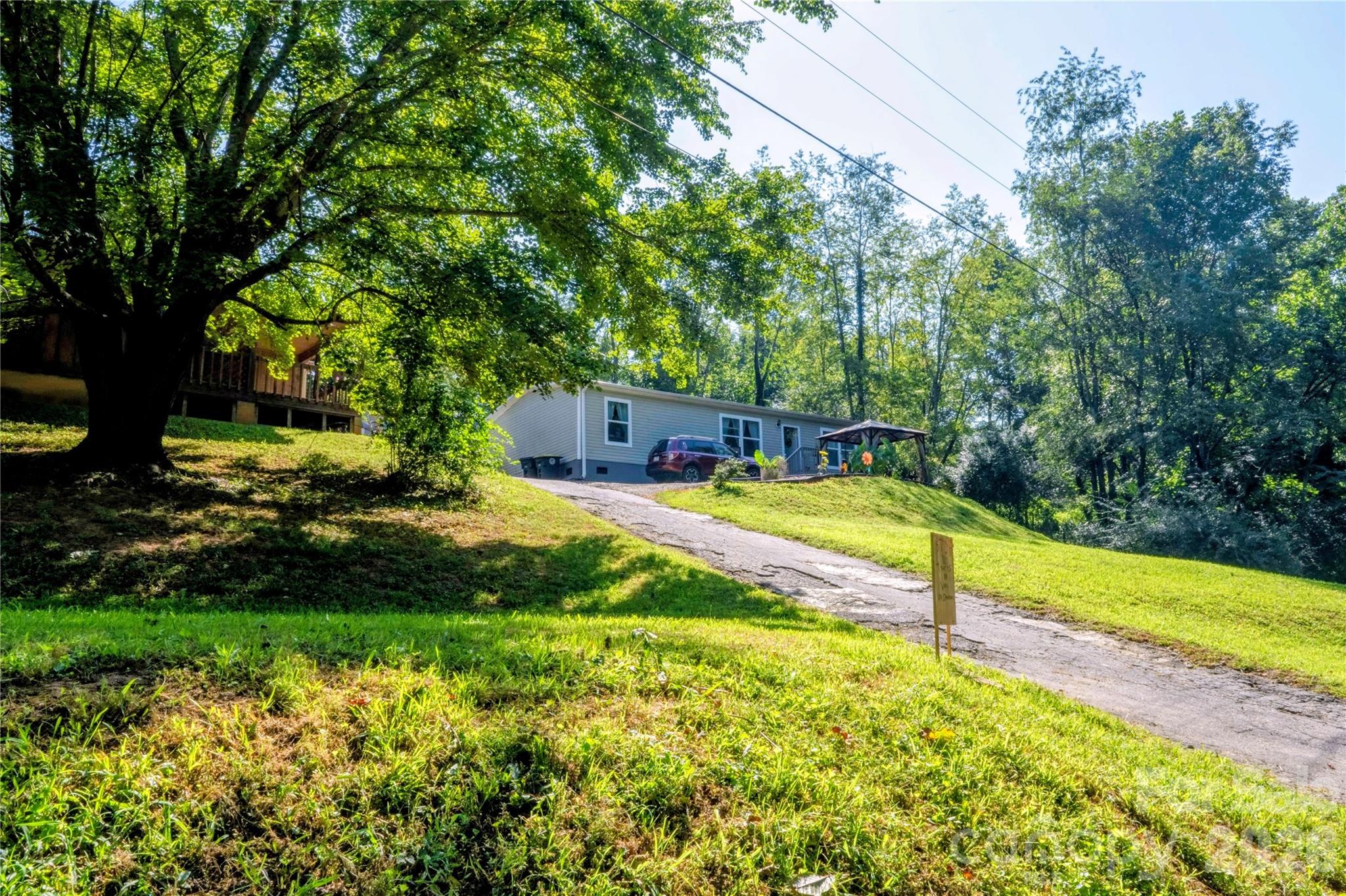 30 & 32 W Skyland Circle Property Photo 3