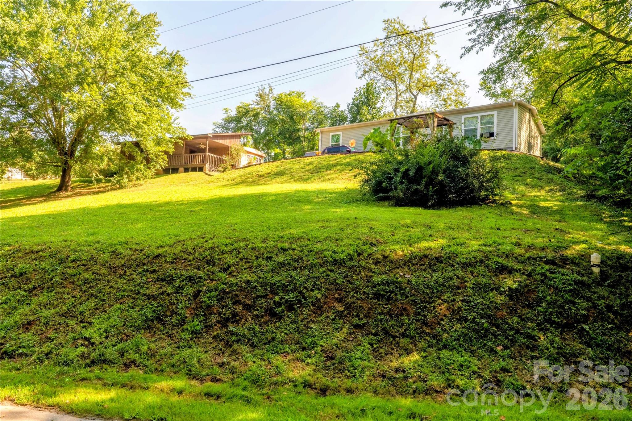 30 & 32 W Skyland Circle Property Photo 4