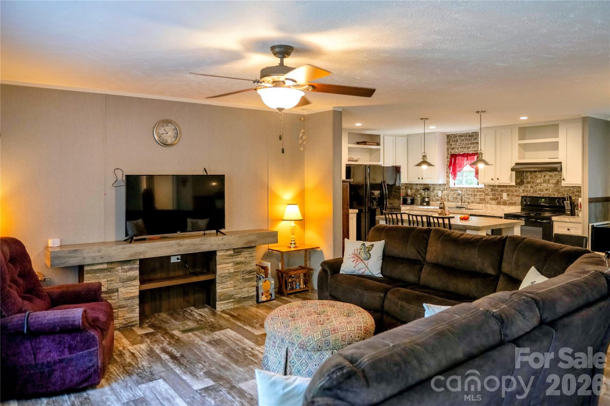 30 & 32 W Skyland Circle Property Photo 8