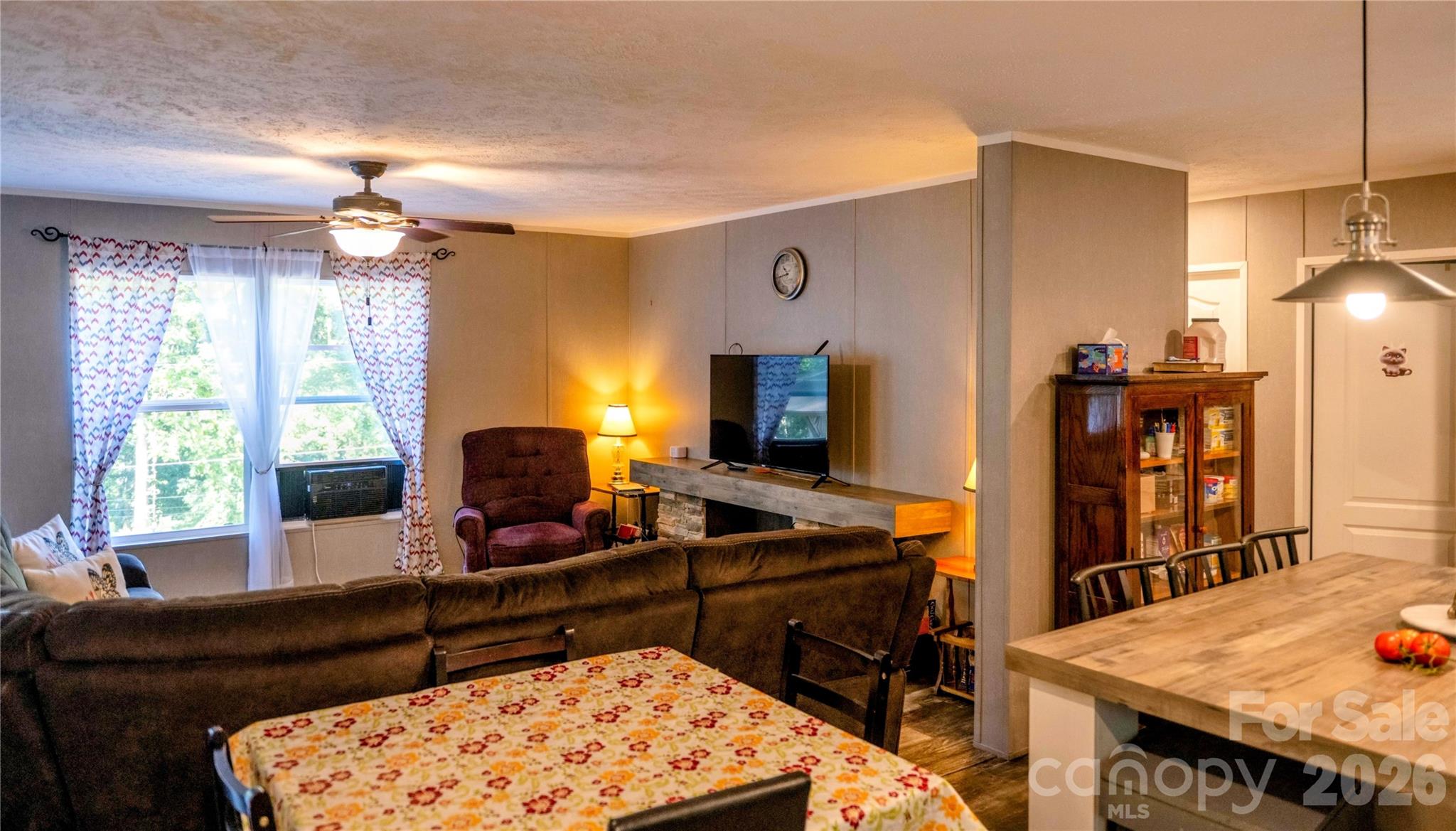 30 & 32 W Skyland Circle Property Photo 9