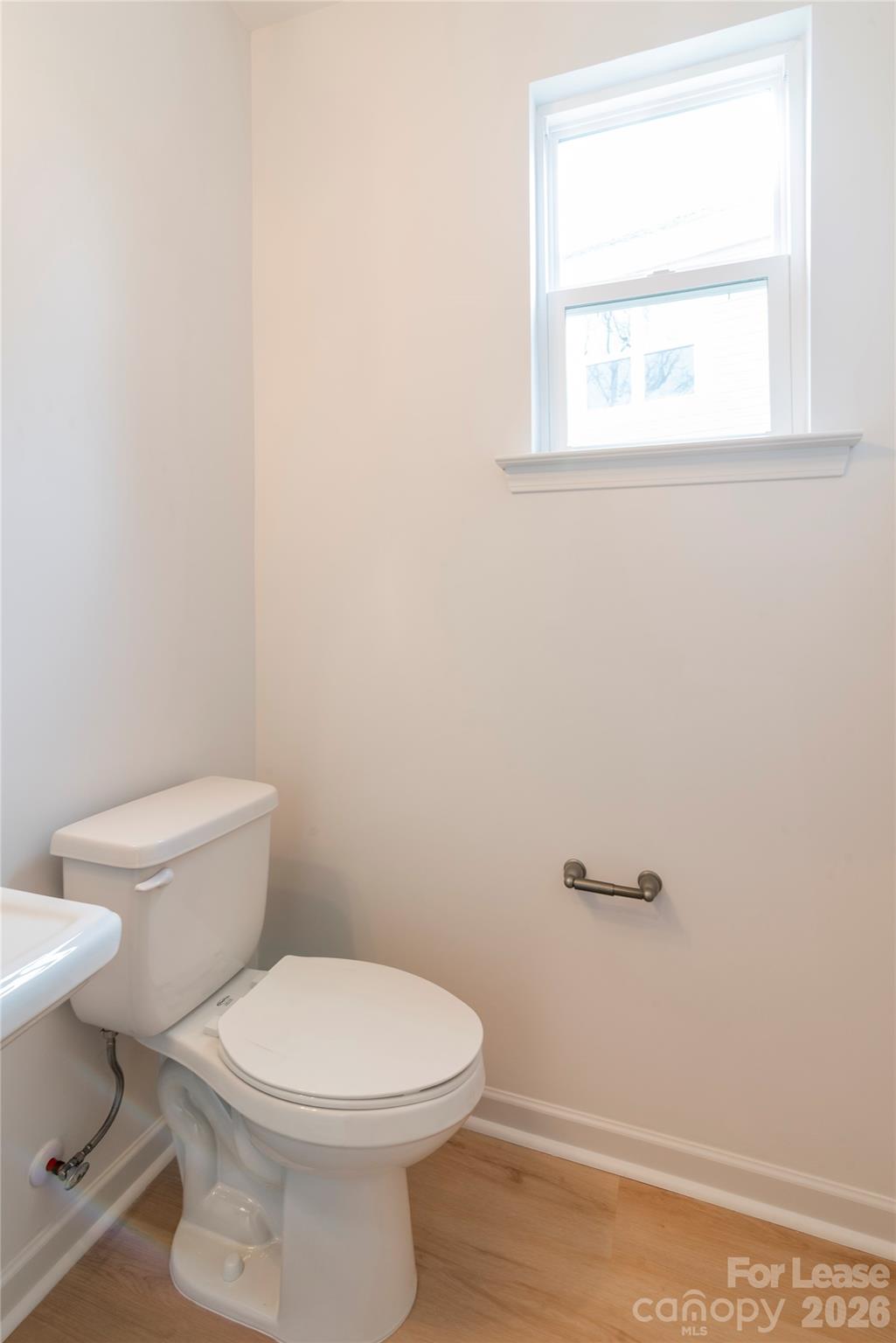 2719 Capitol Drive Property Photo 4