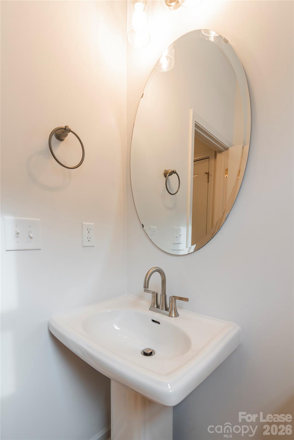 2719 Capitol Drive Property Photo 5