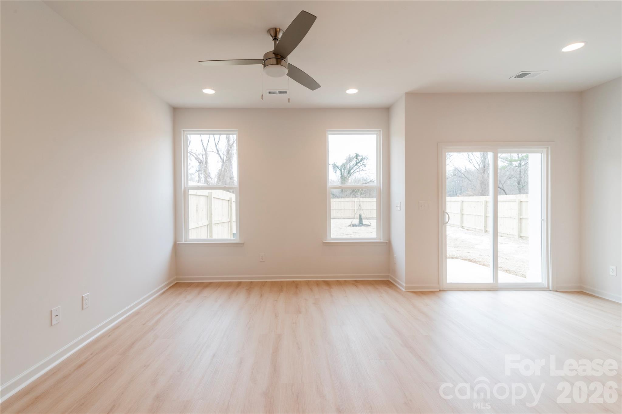 2719 Capitol Drive Property Photo 6