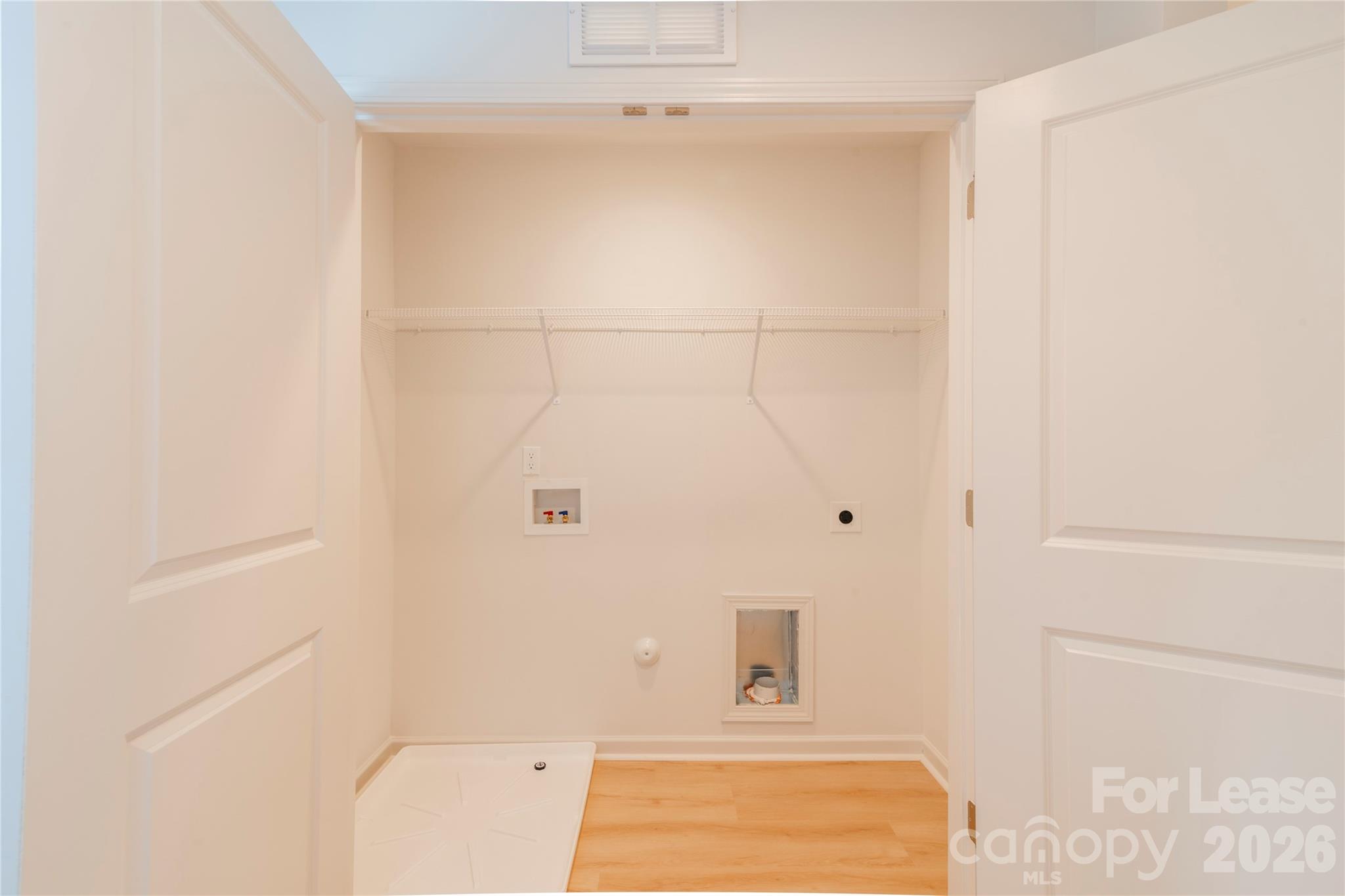 2719 Capitol Drive Property Photo 29