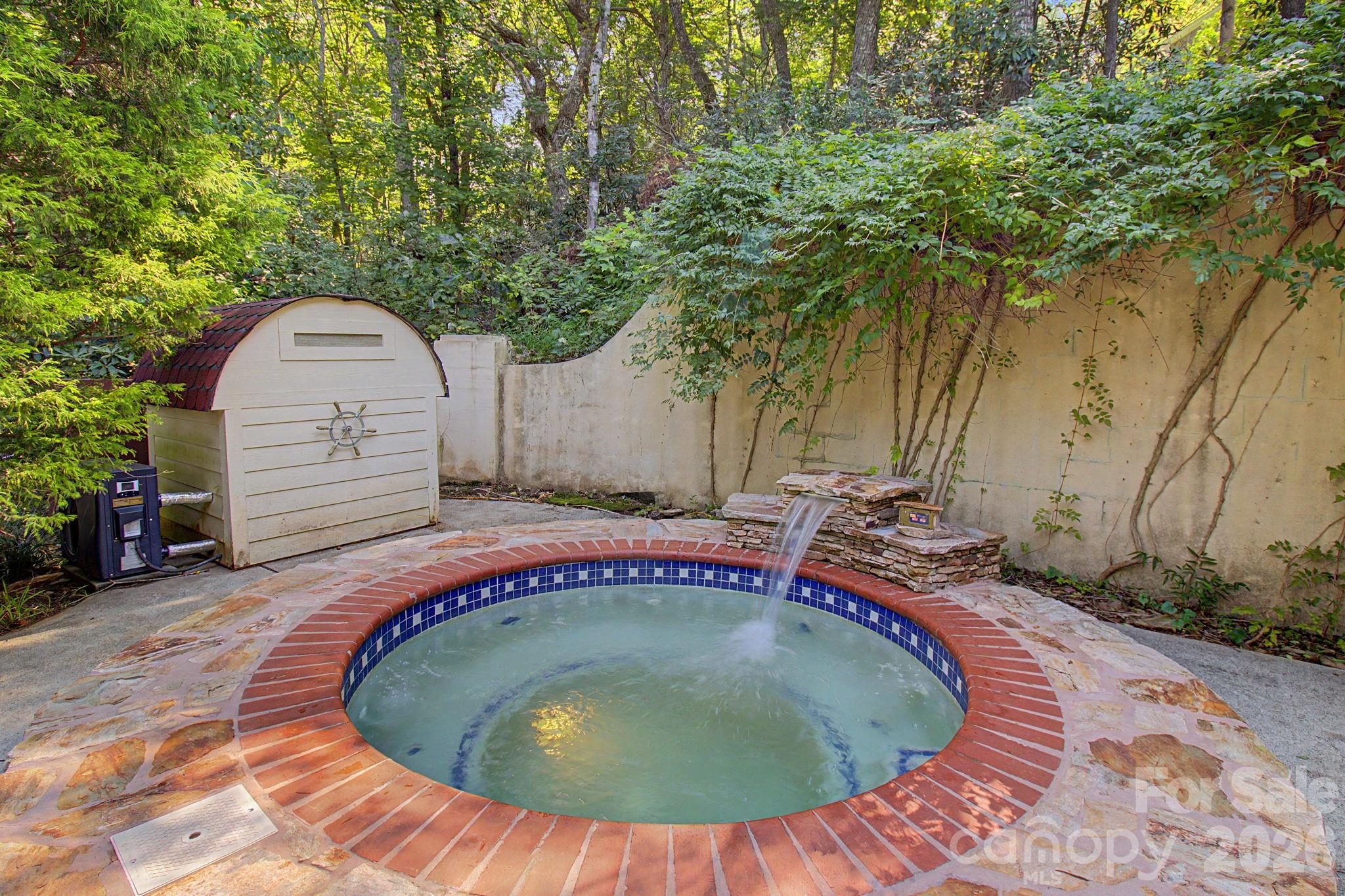 6 Kit Court Property Photo 15