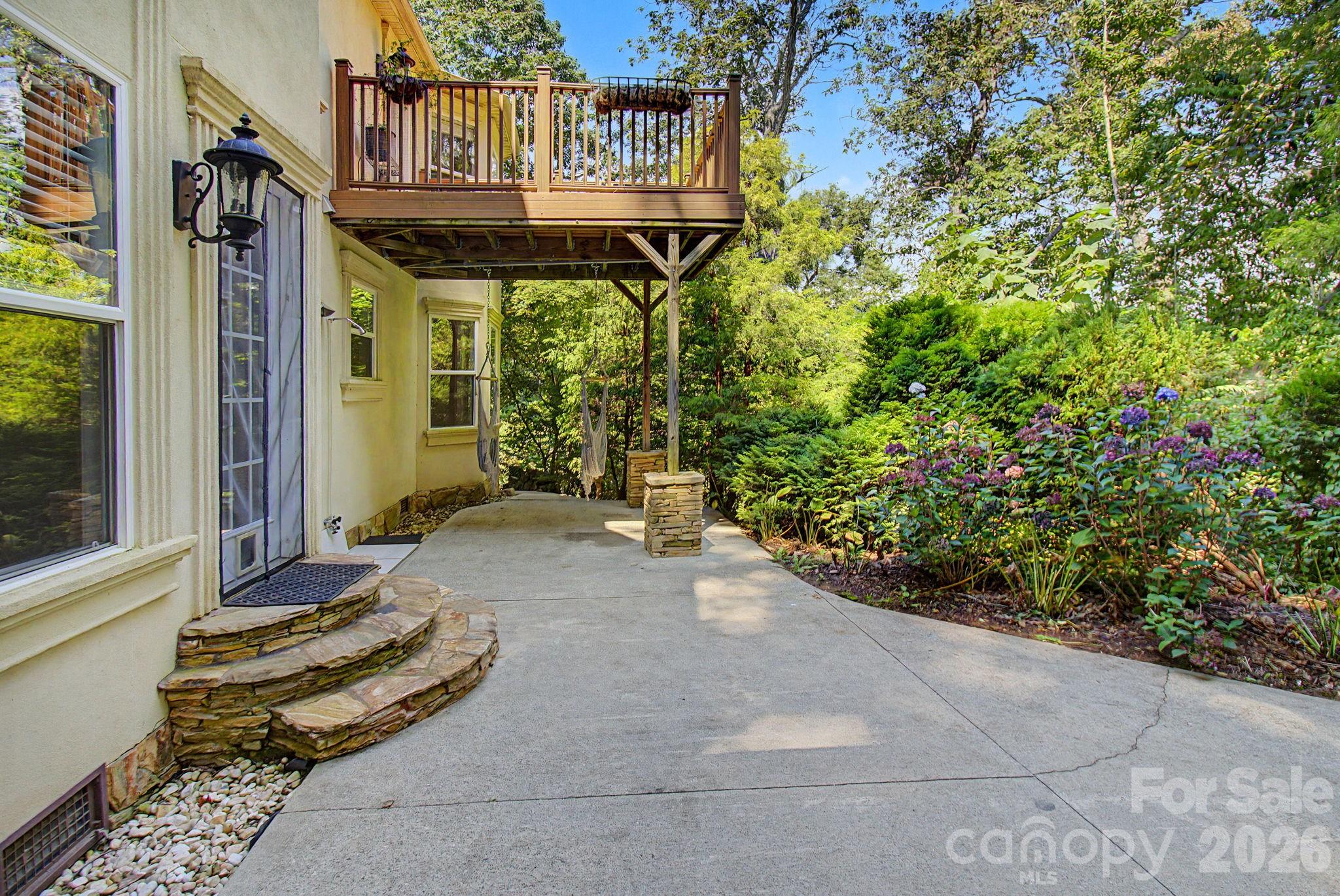6 Kit Court Property Photo 18