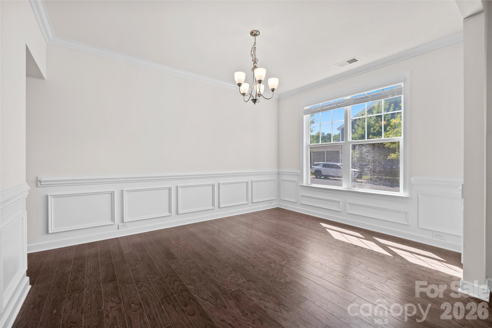 640 Maple Hill Drive Property Photo 4