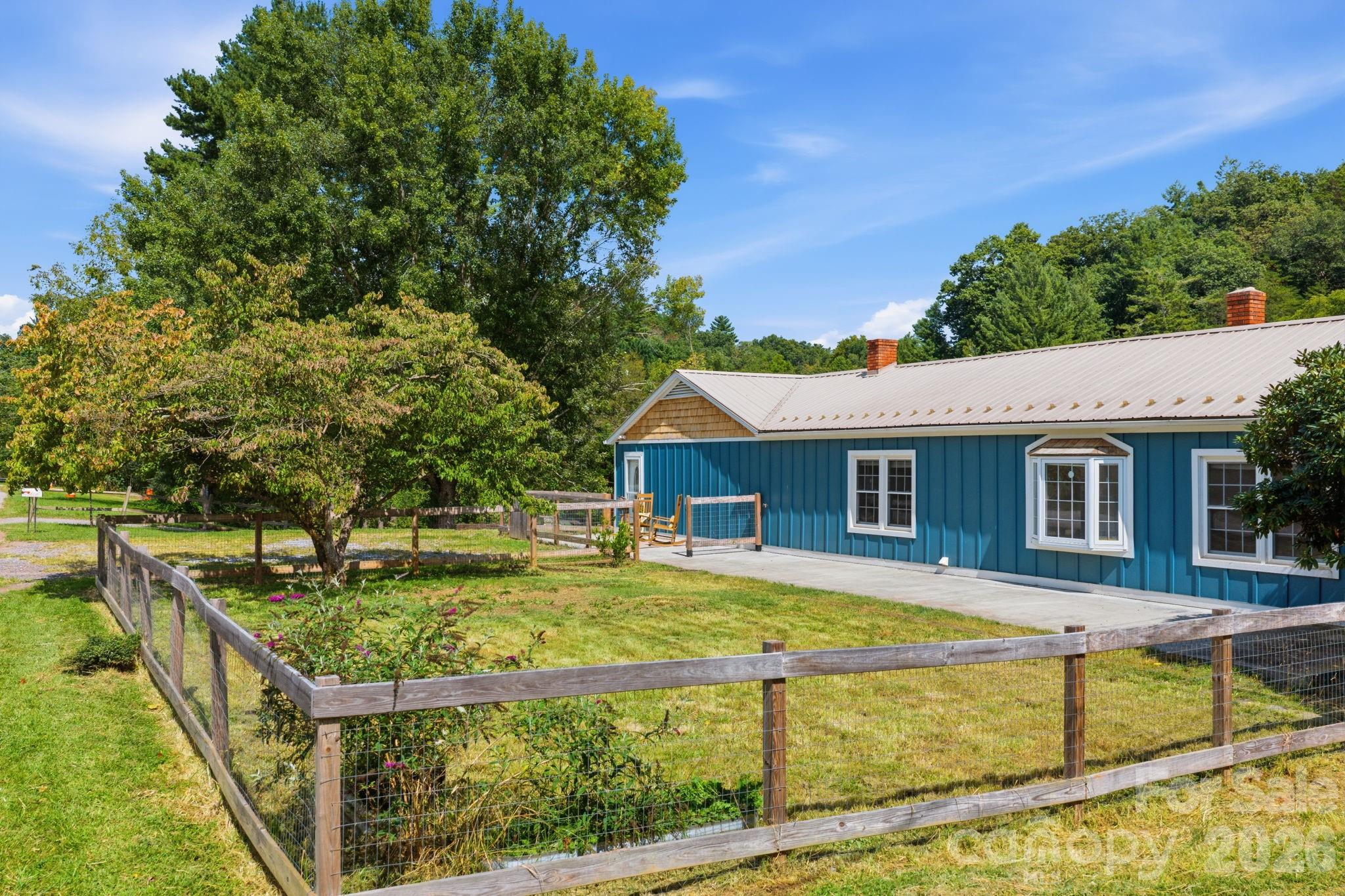 2119 Pisgah Drive Property Photo 1