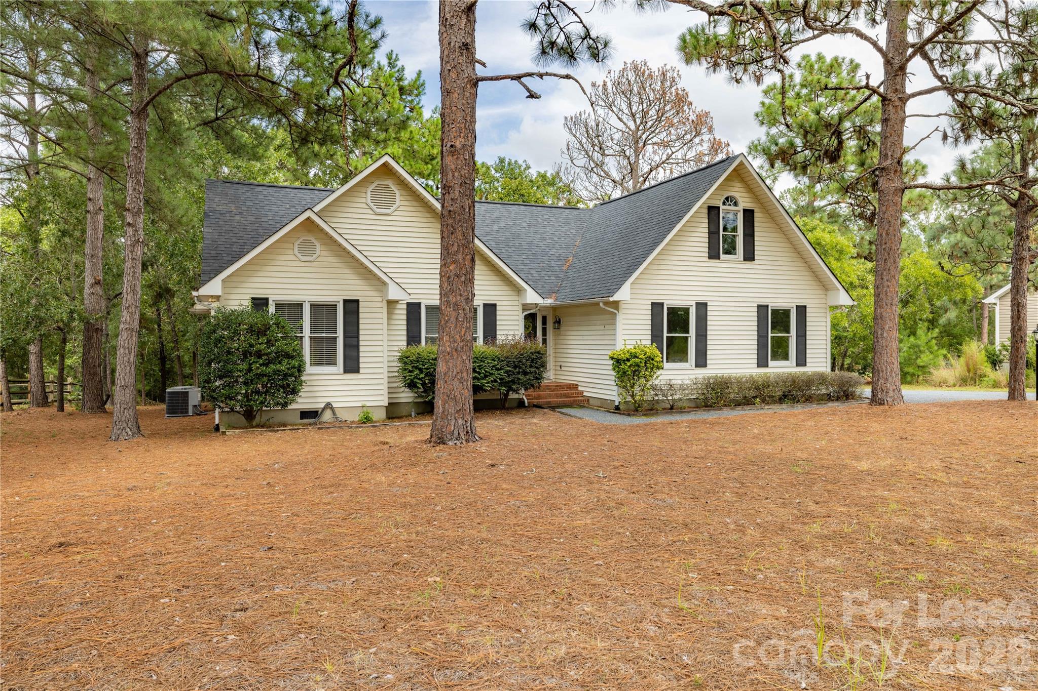 102 Seminole Court Property Photo 3