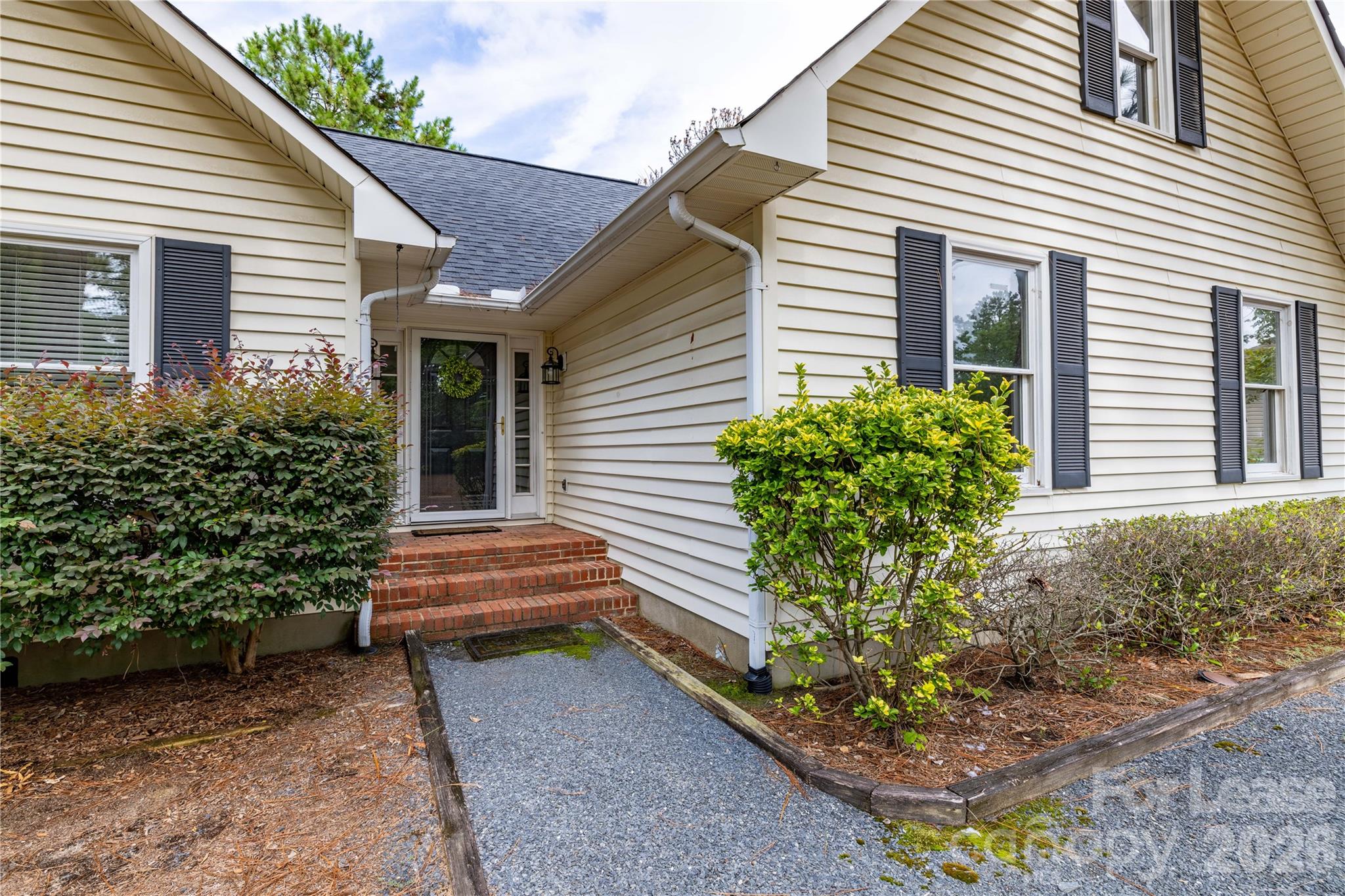 102 Seminole Court Property Photo 4