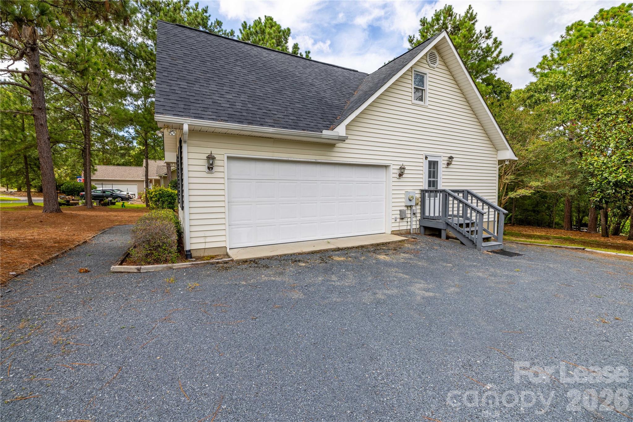 102 Seminole Court Property Photo 5