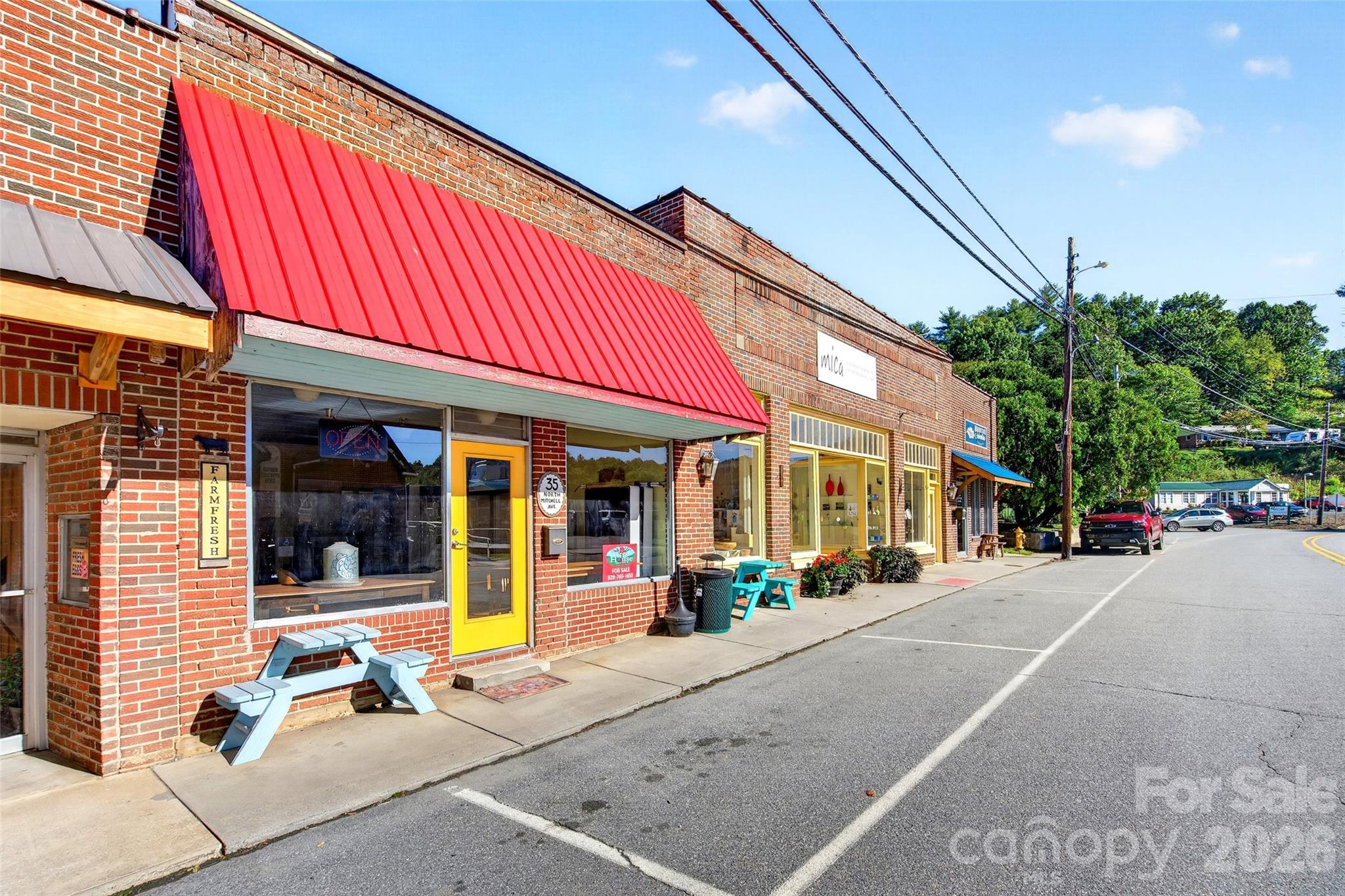 35 N Mitchell Avenue Property Photo 1