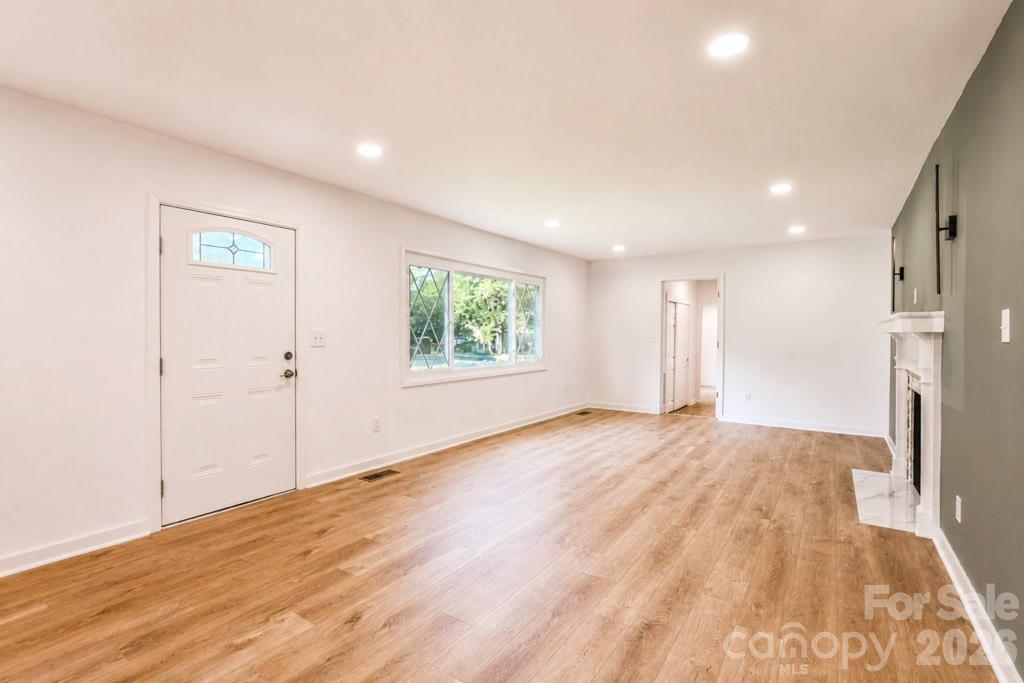 300 King Street Property Photo 5