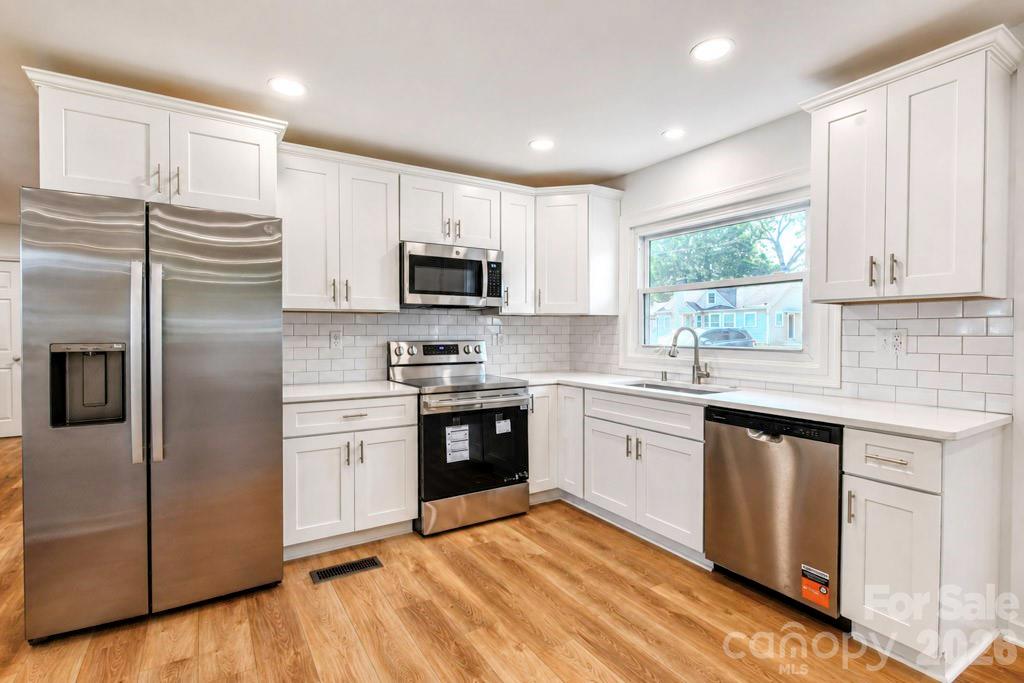 300 King Street Property Photo 6