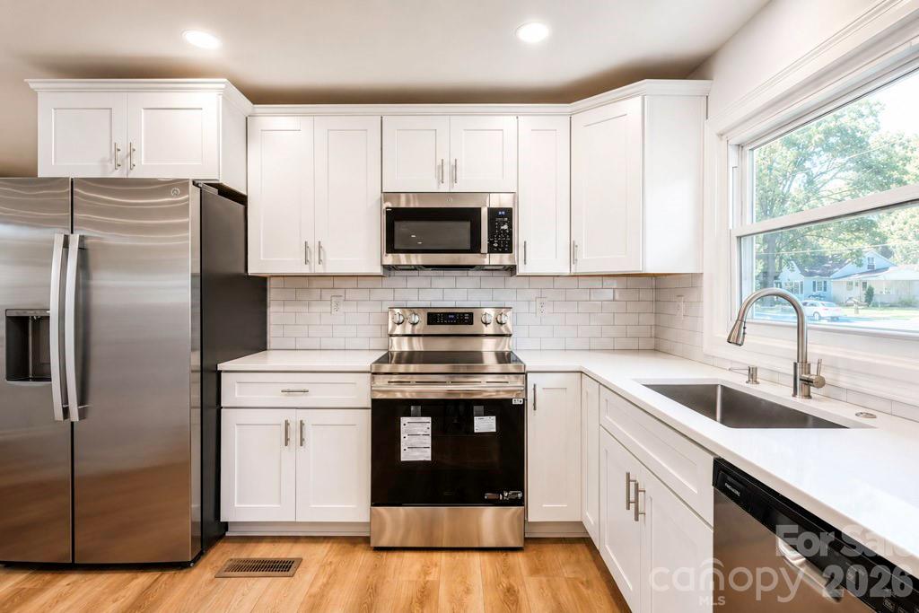 300 King Street Property Photo 7
