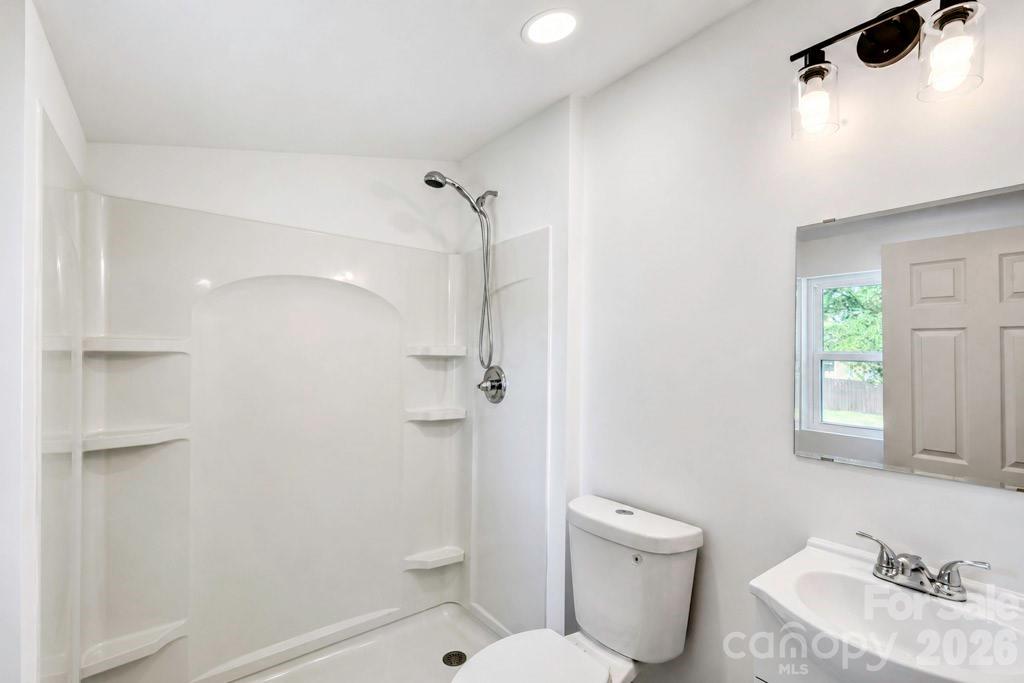 300 King Street Property Photo 17