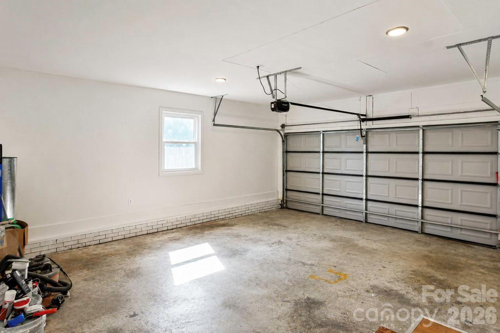 300 King Street Property Photo 21