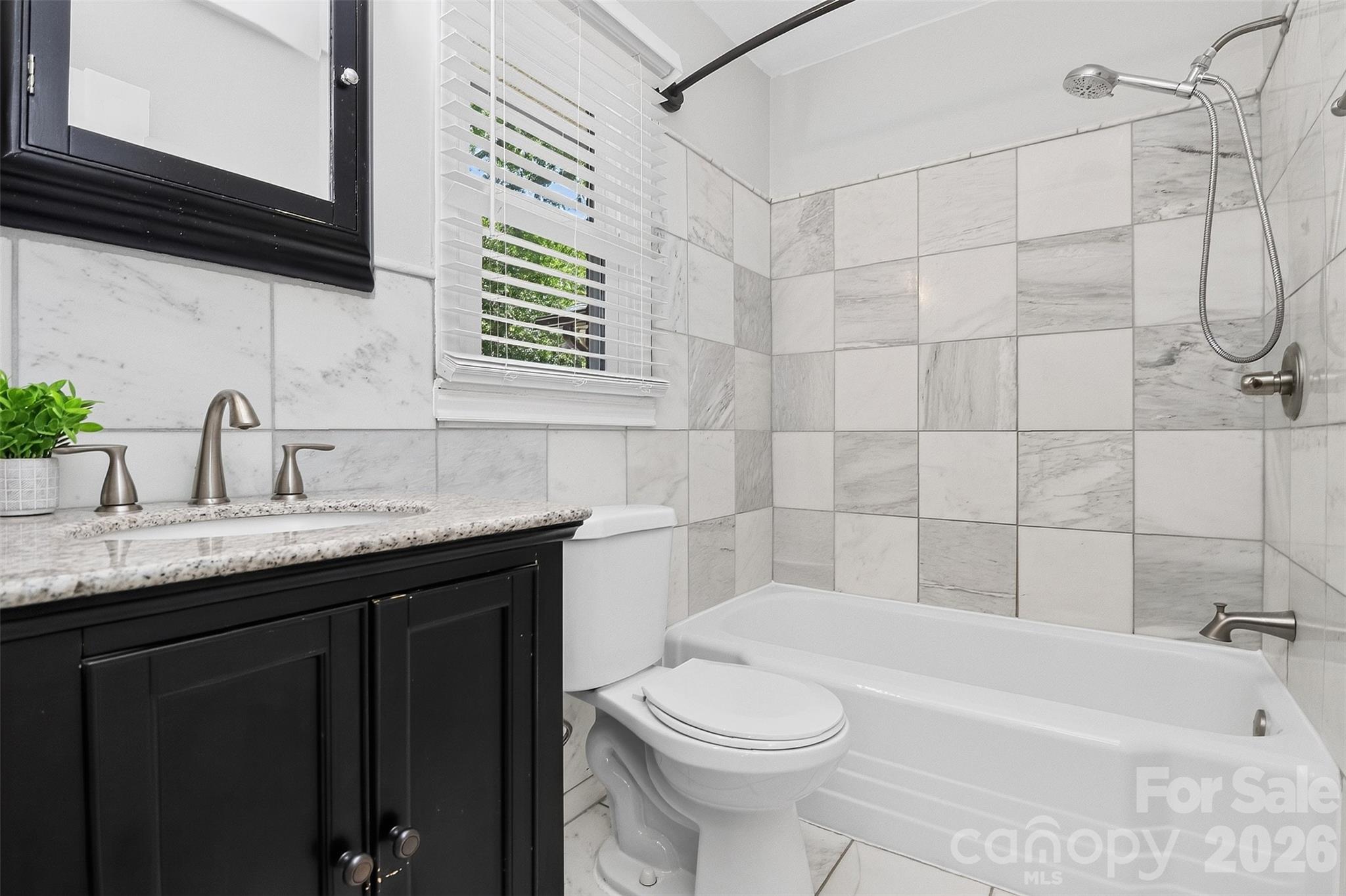831 Faircrest Drive Property Photo 6