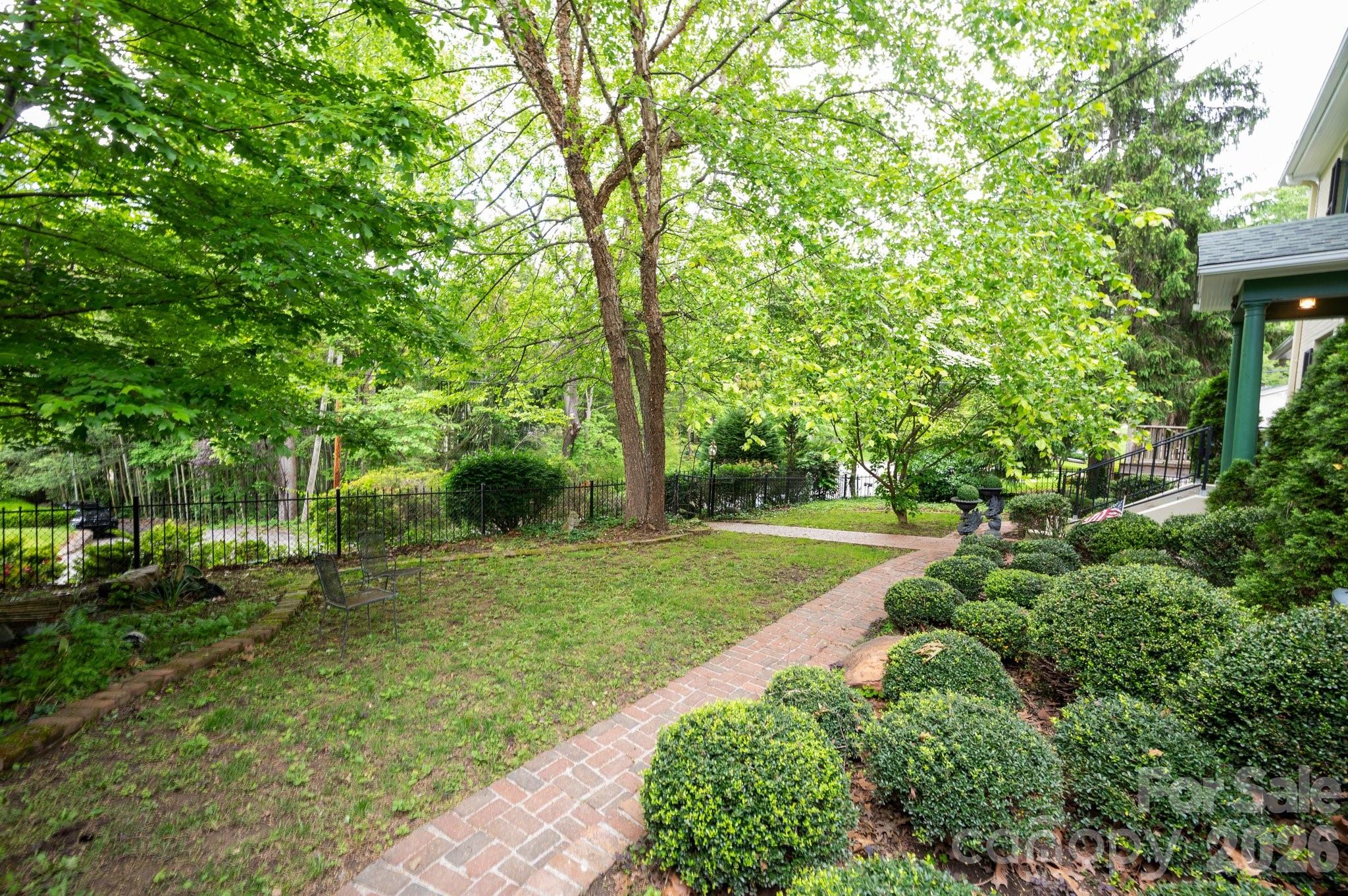 303 Country Club Road Property Photo 3