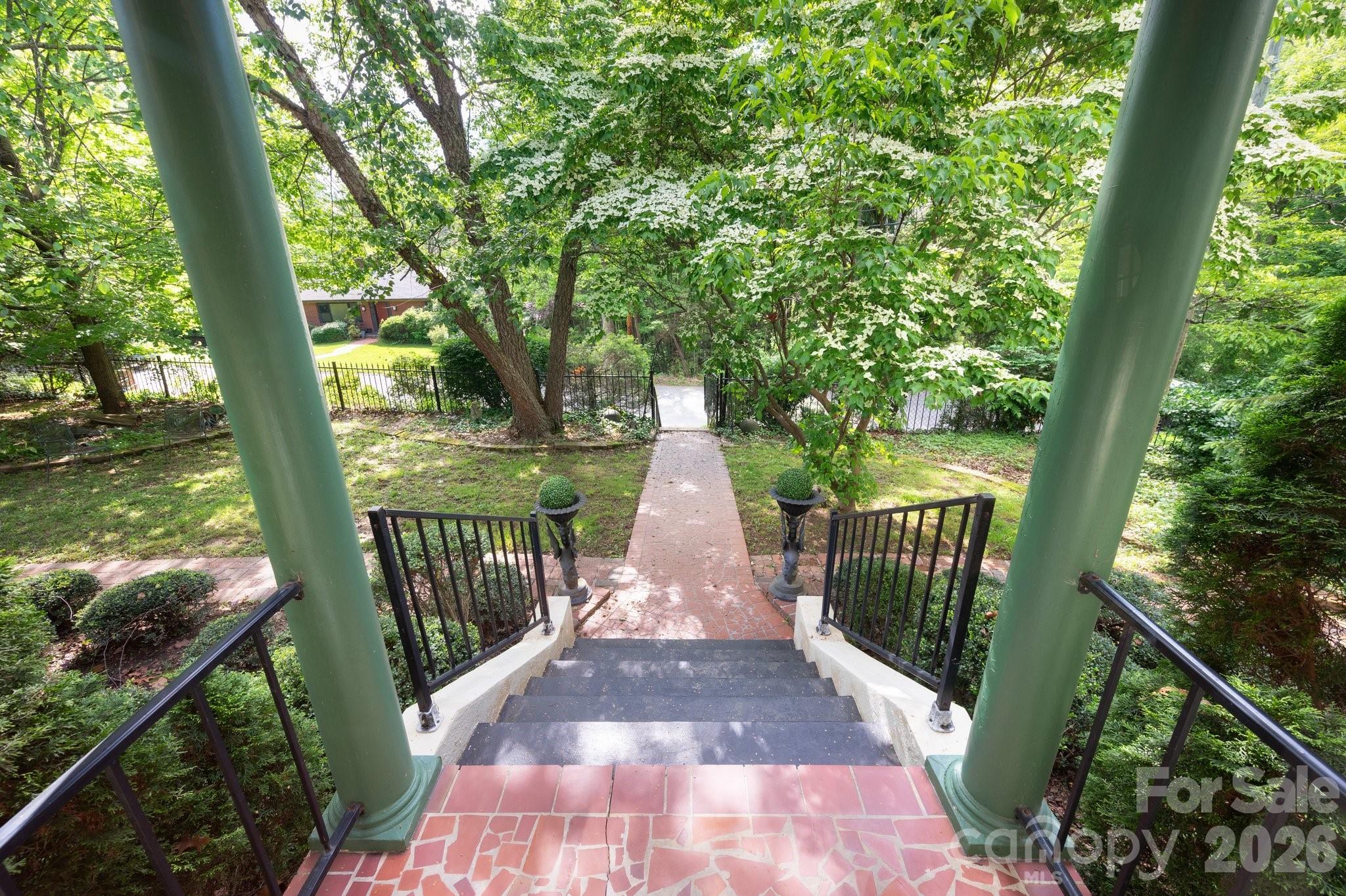 303 Country Club Road Property Photo 4
