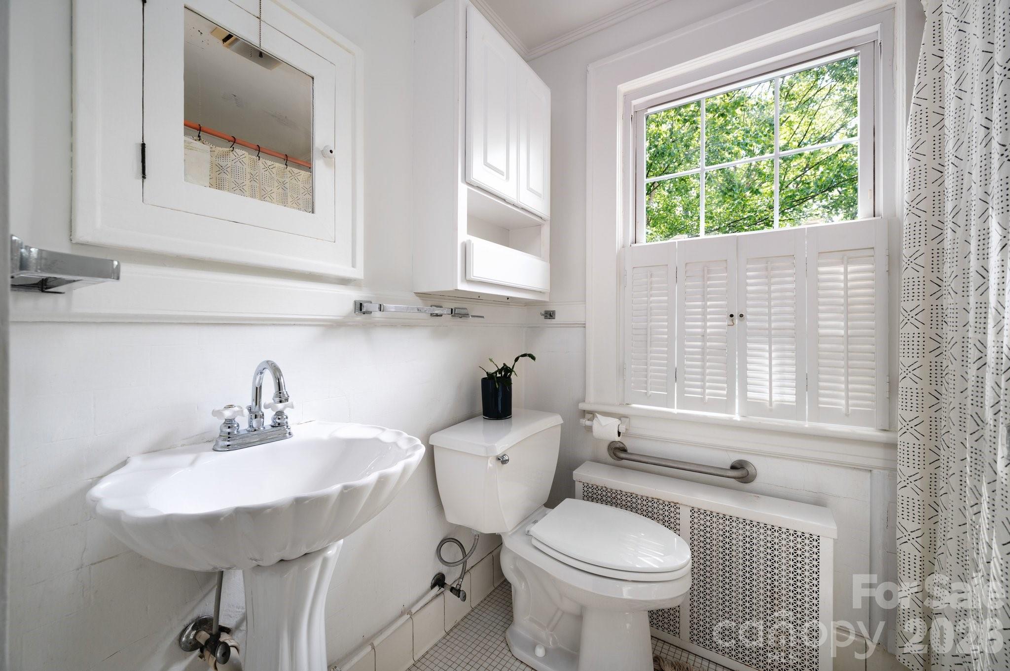 303 Country Club Road Property Photo 24