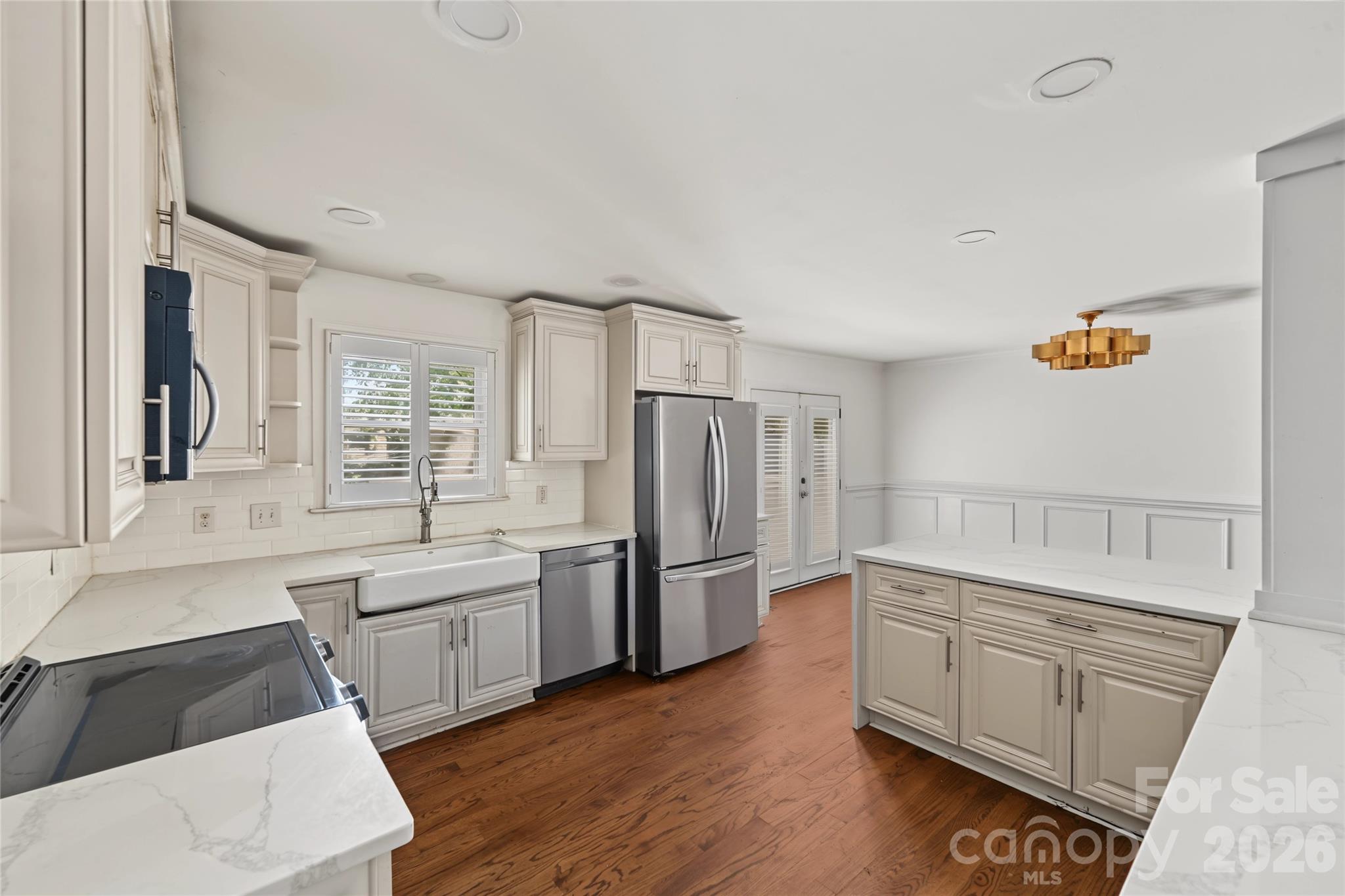 3453 Selwyn Avenue Property Photo 3