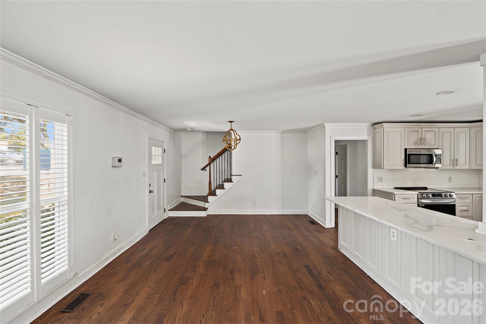 3453 Selwyn Avenue Property Photo 11