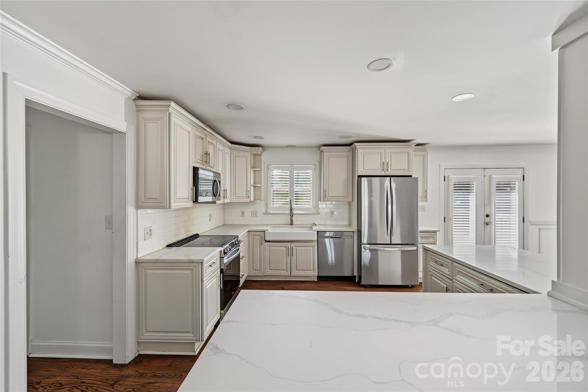 3453 Selwyn Avenue Property Photo 14