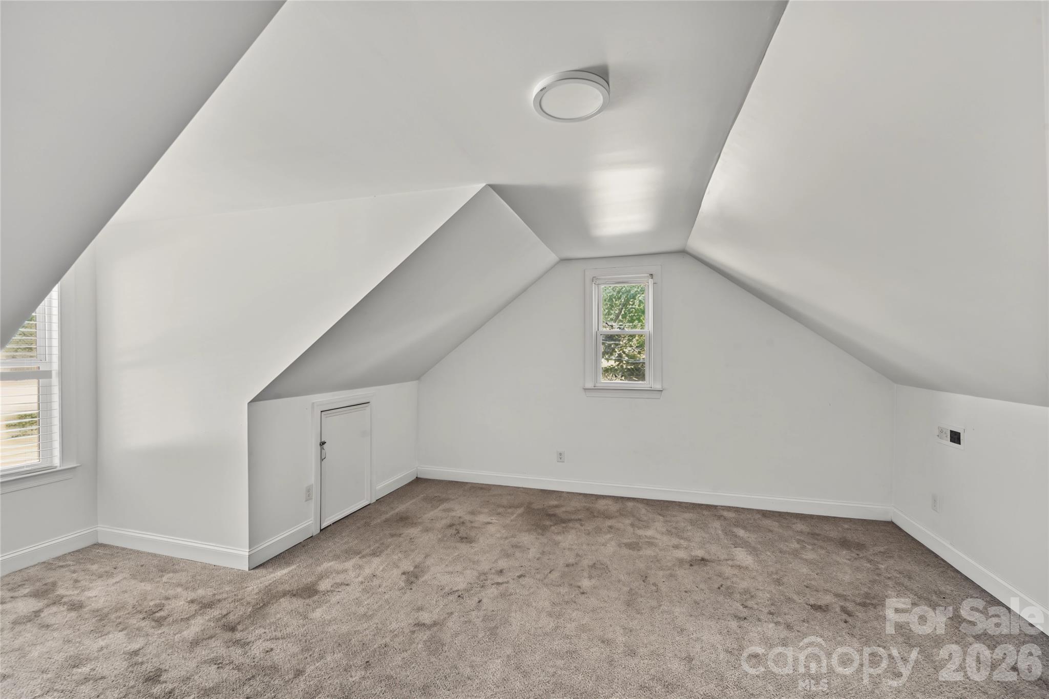 3453 Selwyn Avenue Property Photo 23