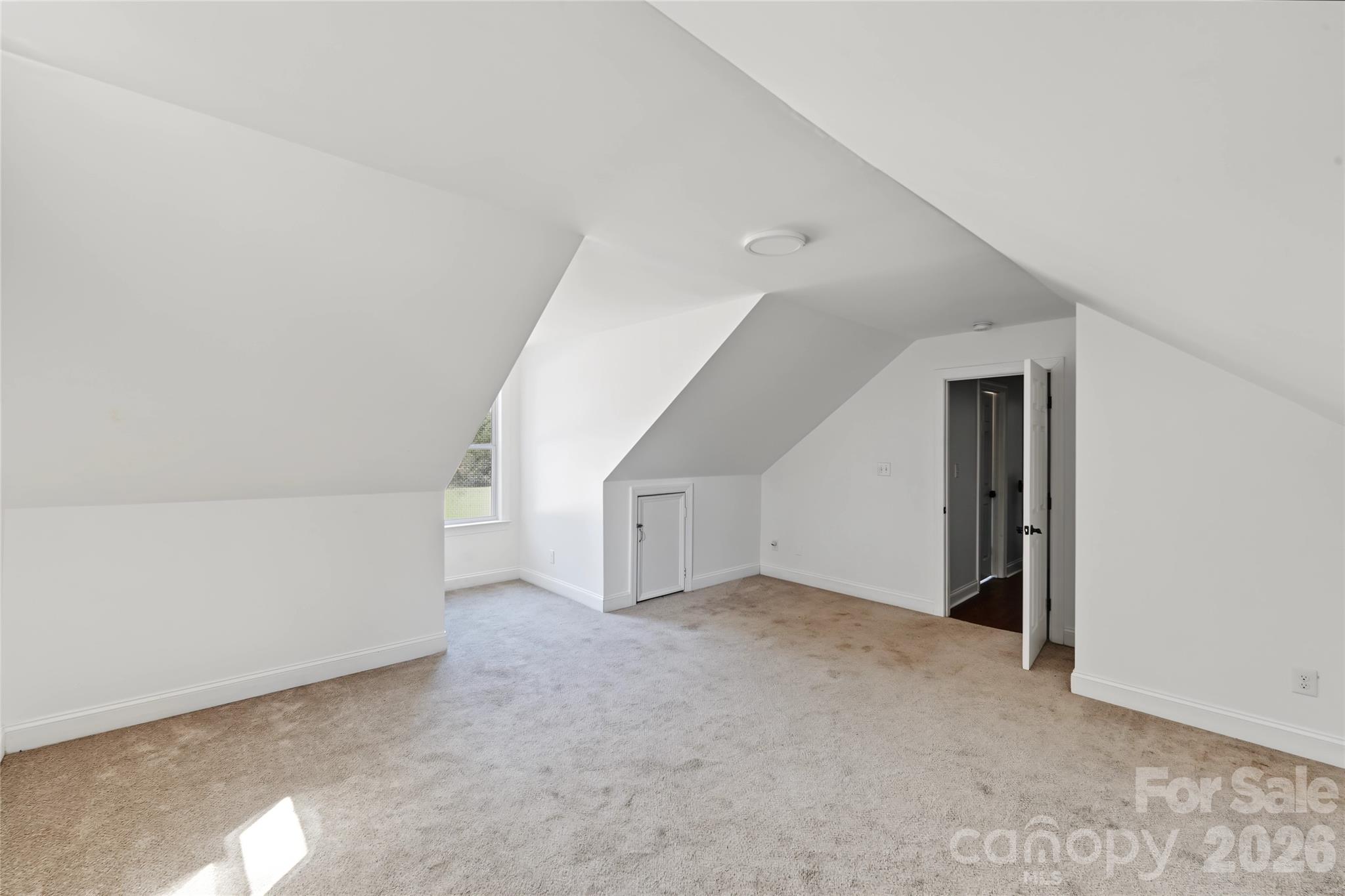 3453 Selwyn Avenue Property Photo 25