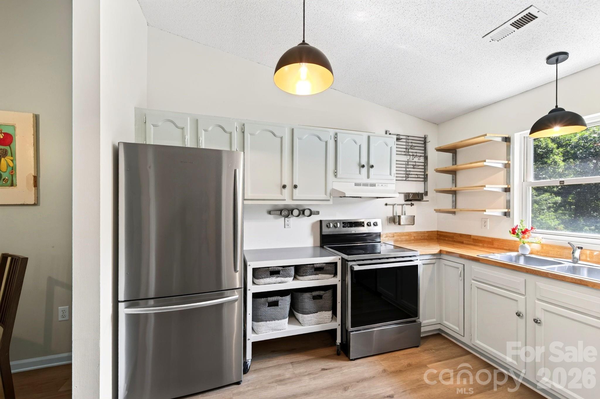 15 Krista Circle B Property Photo 13